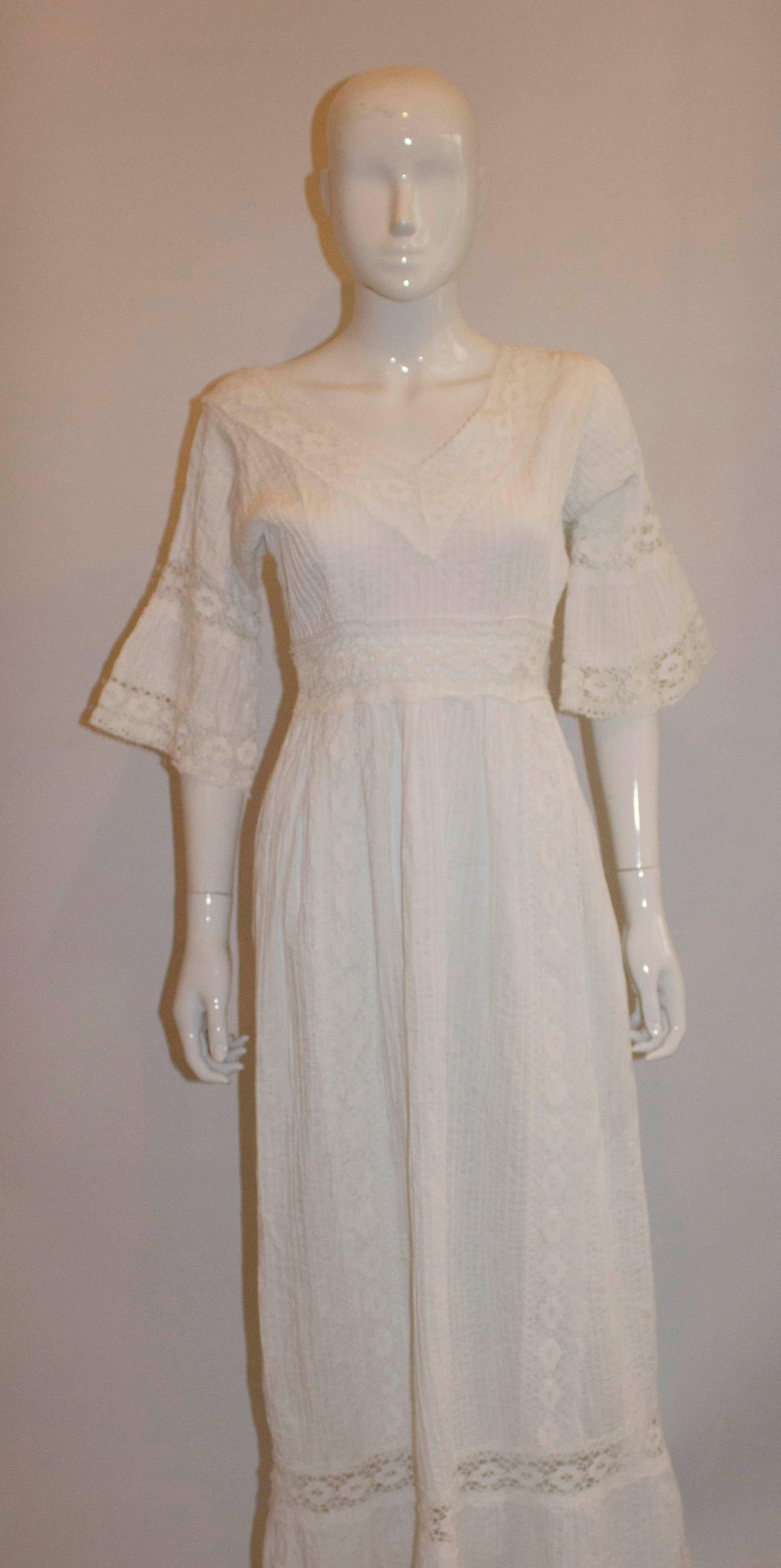 Vintage White Mexicana Evening Gown In Good Condition For Sale In London, GB
