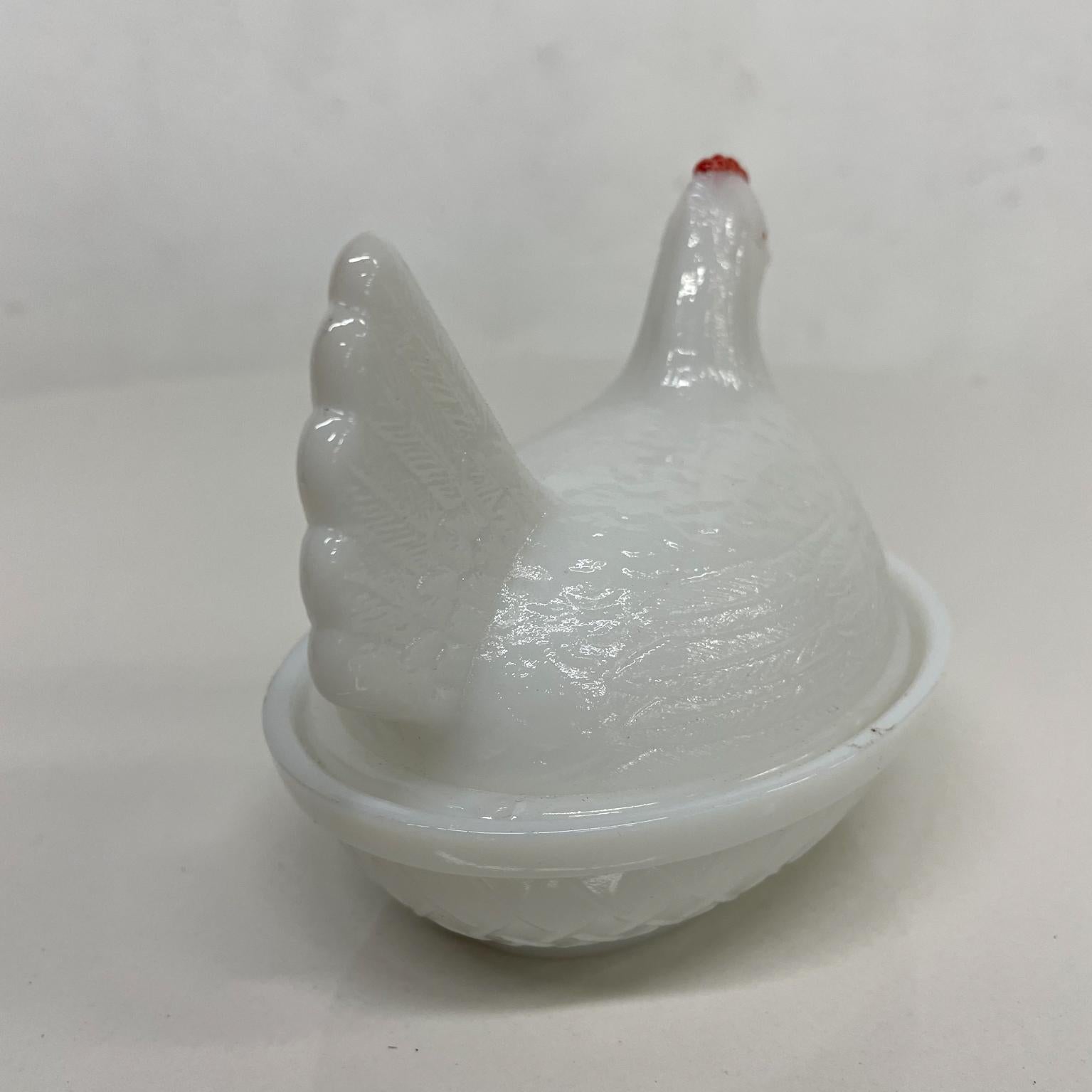 Vintage White Milk Glass Cute Mini Chicken Hen on Nest Dish Red Comb In Good Condition In Chula Vista, CA