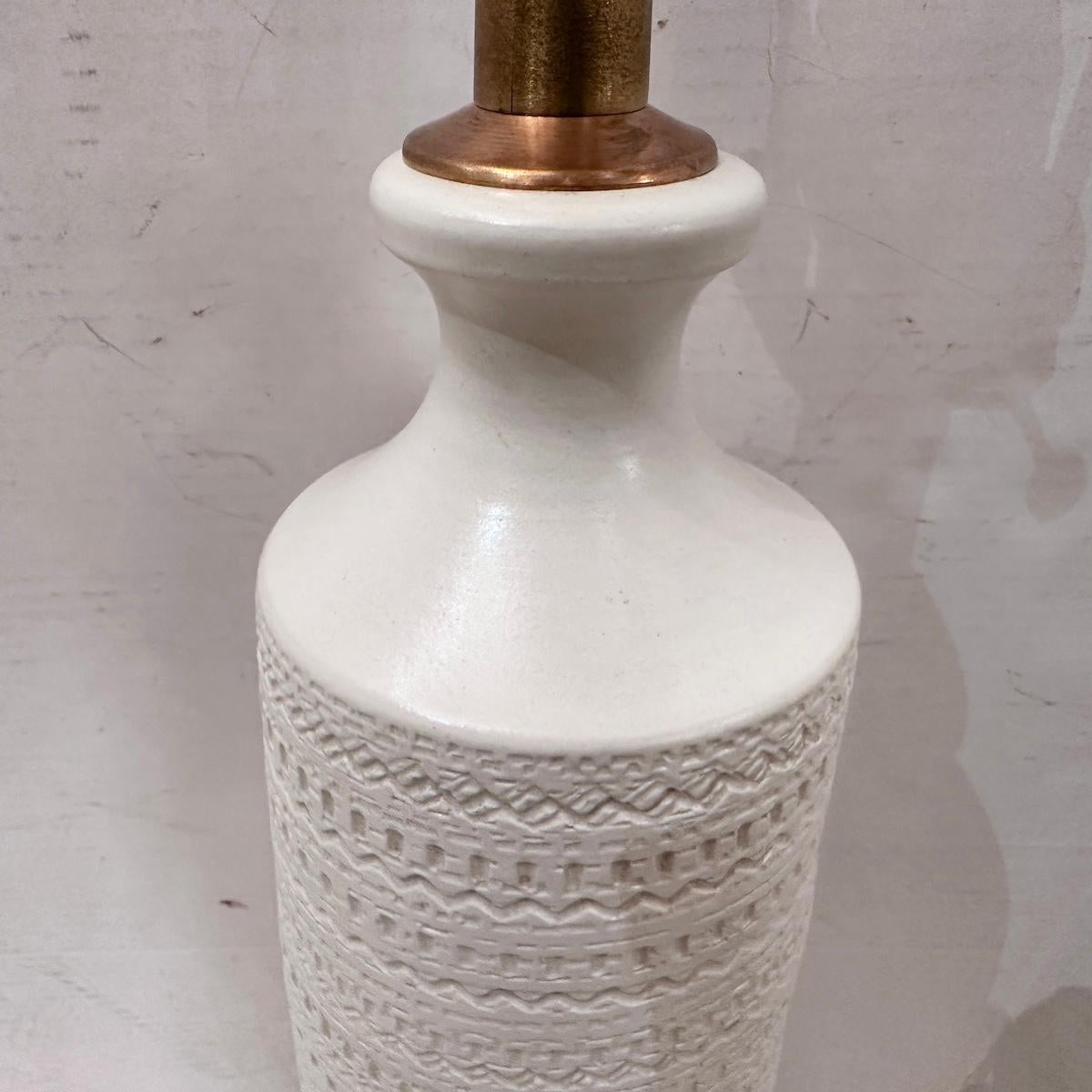 Vintage Weiß Moderne Lampe (Italienisch) im Angebot