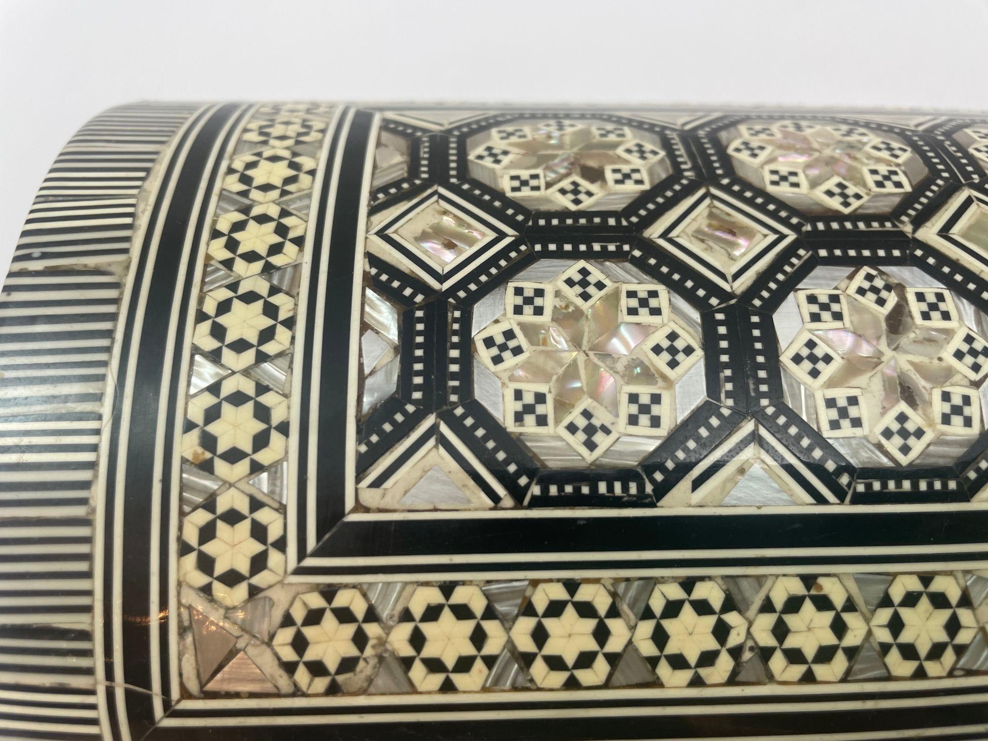 Weißer Mosaik-Schmuckkasten mit Muscheleinlage im Angebot 6