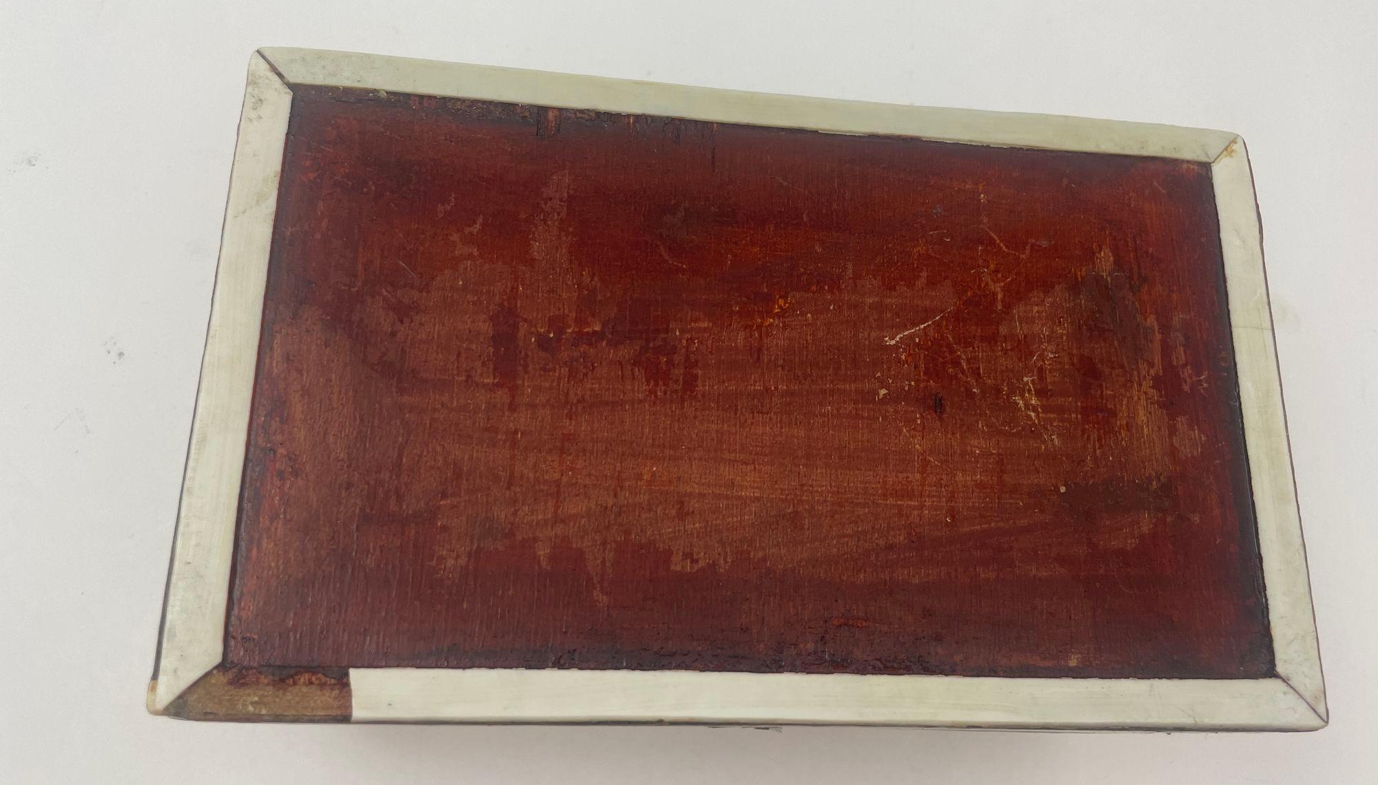 Weißer Mosaik-Schmuckkasten mit Muscheleinlage im Angebot 1