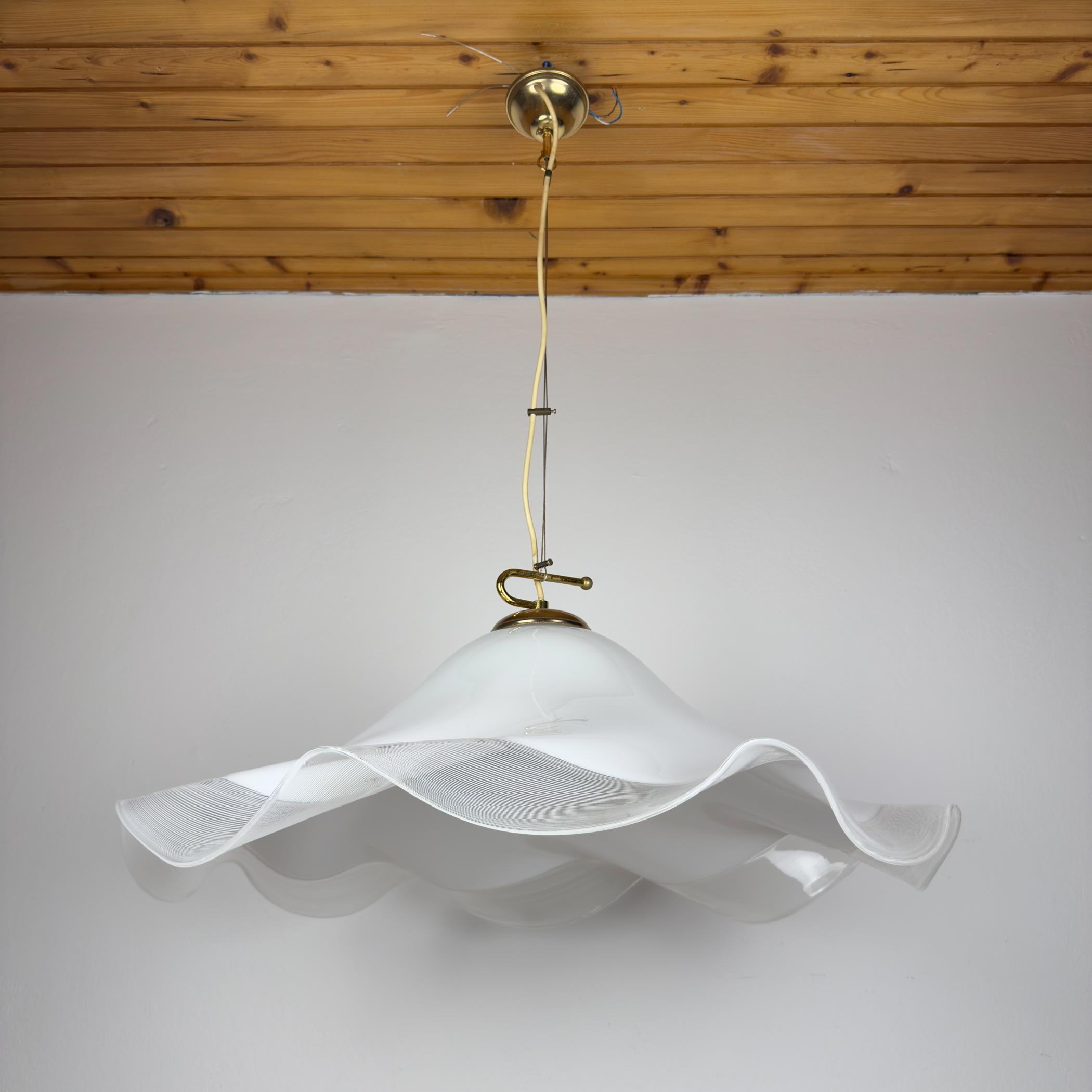 Lampada a sospensione in vetro di Murano bianco vintage, Italia anni '70 in vendita 4