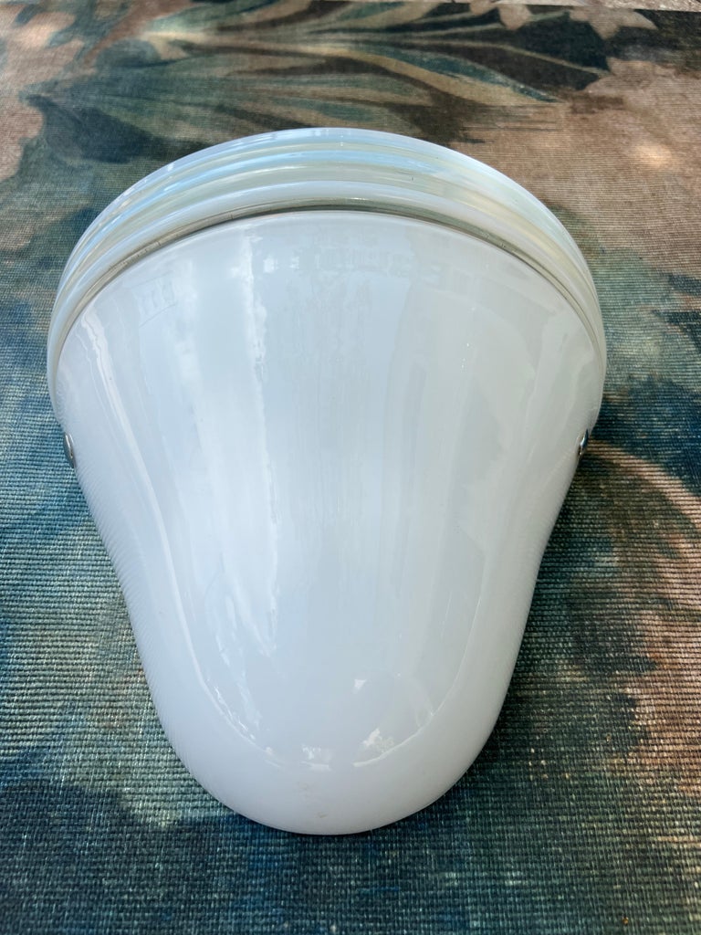 Vintage White Murano Glass Sconce by Leucos, circa 1970s In Good Condition For Sale In Fort Lauderdale, FL