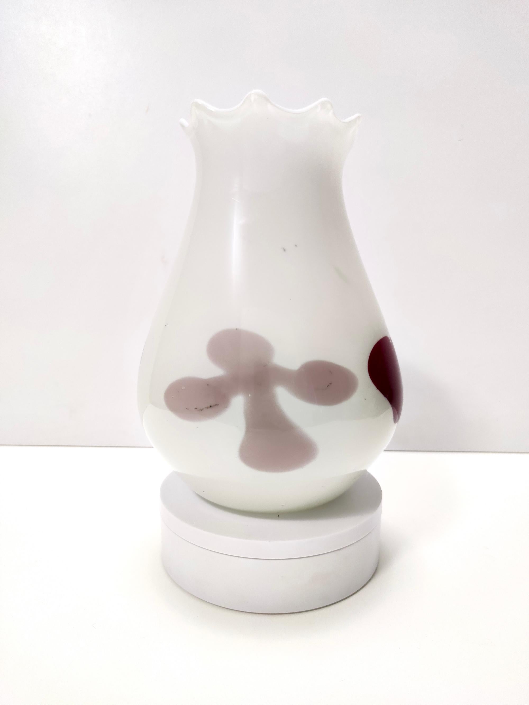 Vintage White Murano Glass Vase attr. to Dino Martens for Aureliano Toso In Excellent Condition For Sale In Bresso, Lombardy