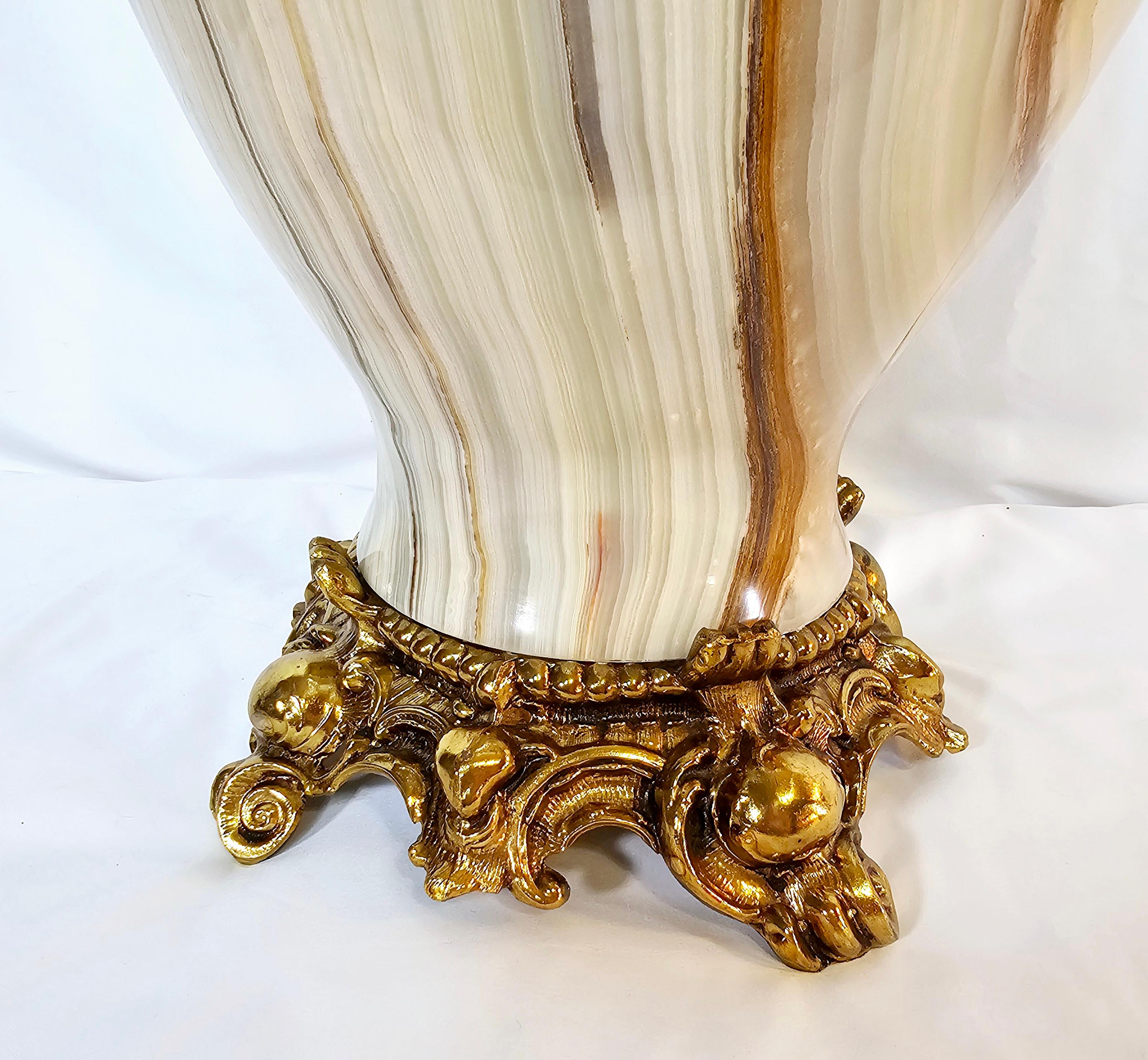 Vintage white Onyx and Brass Hollywood Regency Table Lamp  For Sale 2
