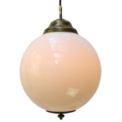 Pendentif double en laiton, verre opalin blanc vintage