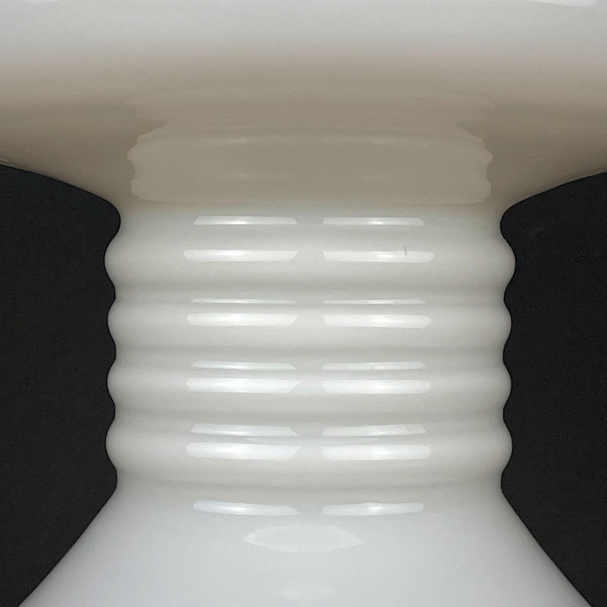 Vintage white opaline glass table lamp Italy 1970s For Sale 4