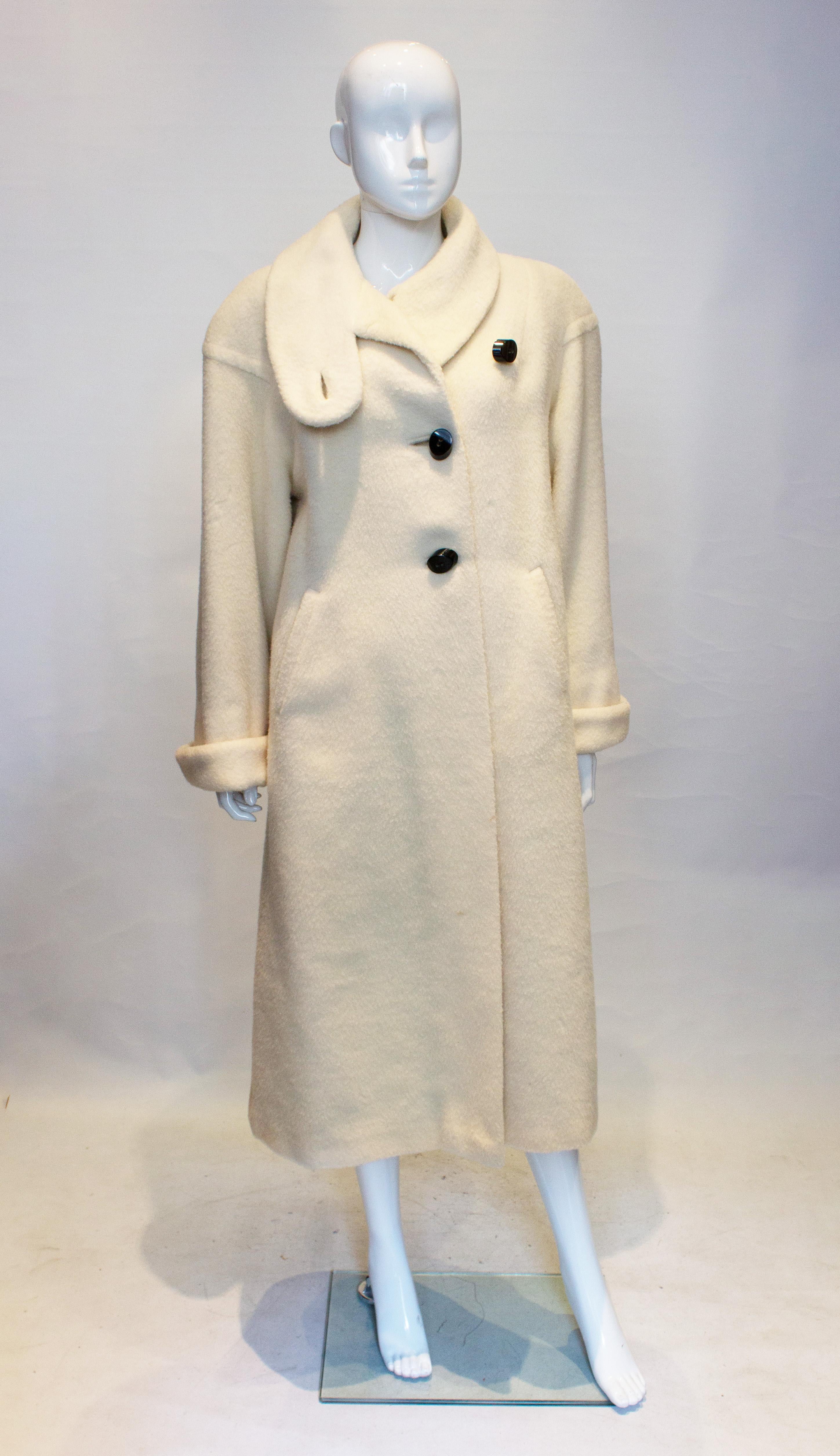 Weißer Oversize-Mantel im Vintage-Stil Damen im Angebot