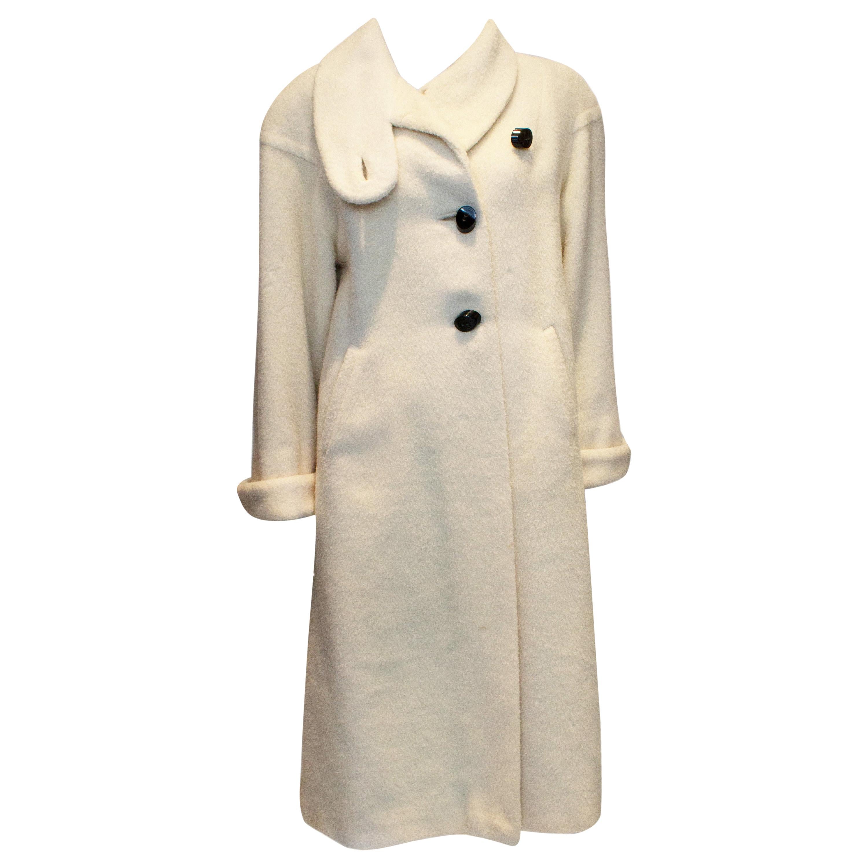 Weißer Oversize-Mantel im Vintage-Stil im Angebot