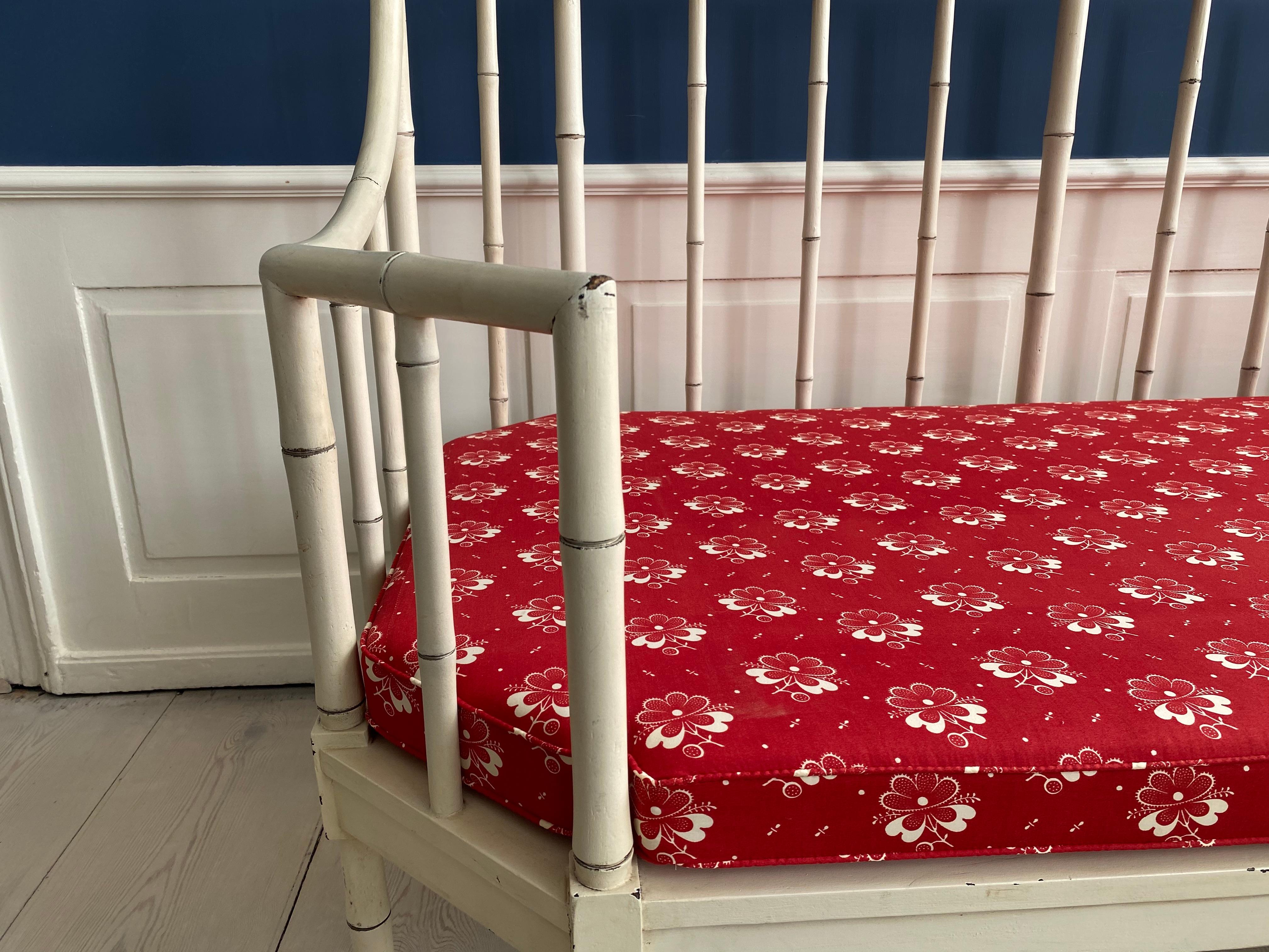 French Vintage White Painted Faux Bamboo Bench with Upholstered Cushion, France, 1940's For Sale