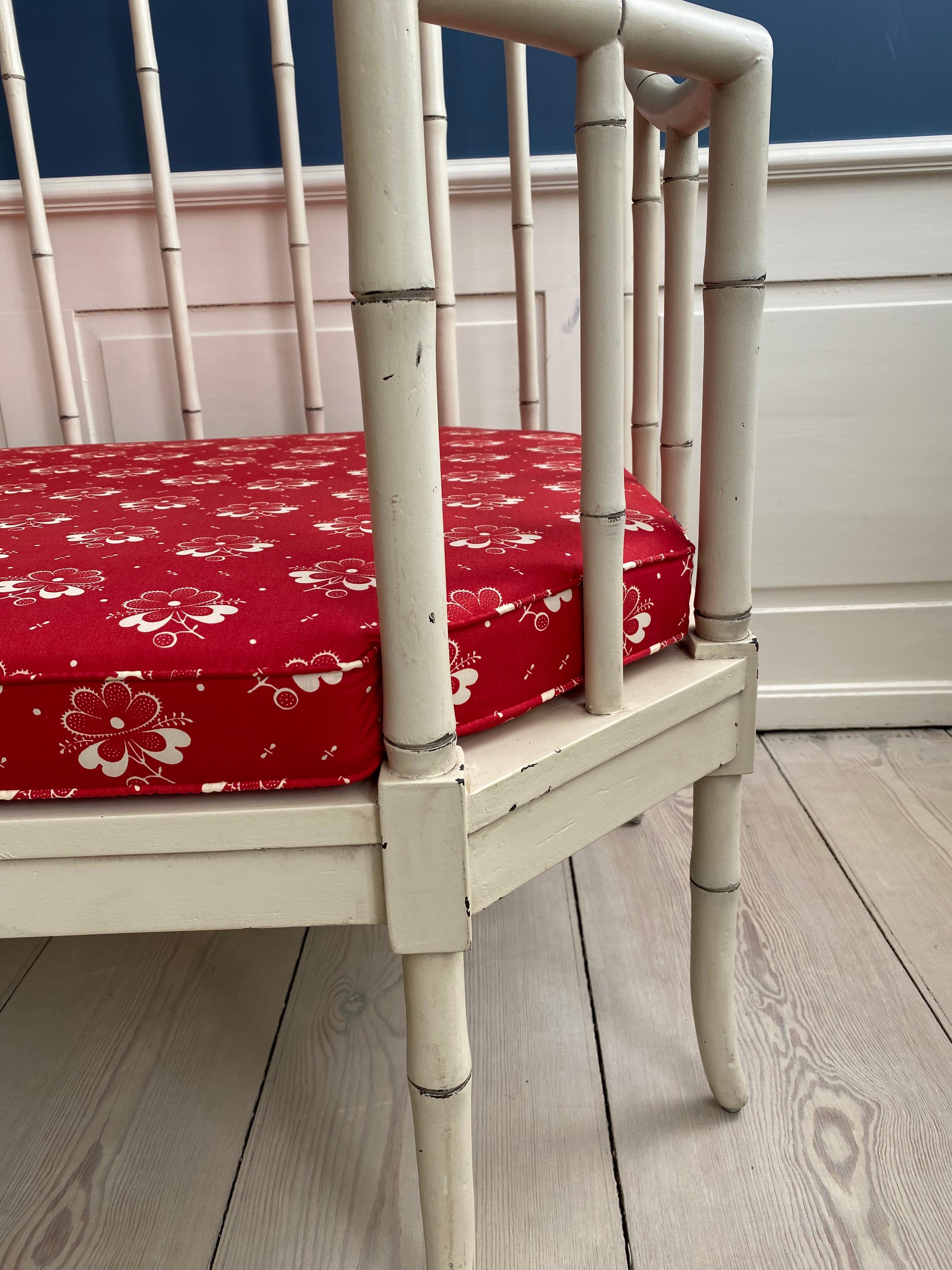 Vintage White Painted Faux Bamboo Bench with Upholstered Cushion, France, 1940's In Good Condition For Sale In Copenhagen K, DK