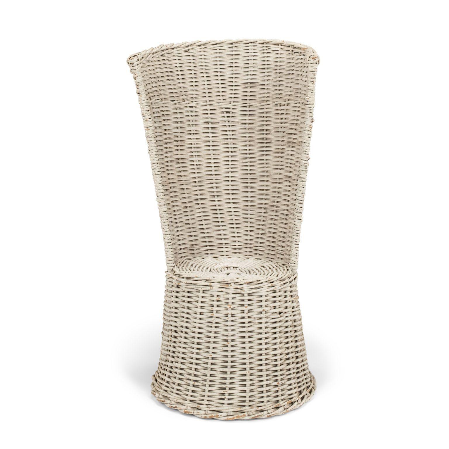 Weiß lackierter Korbstuhl mit hoher Rückenlehne im Vintage-Stil (Volkskunst) im Angebot