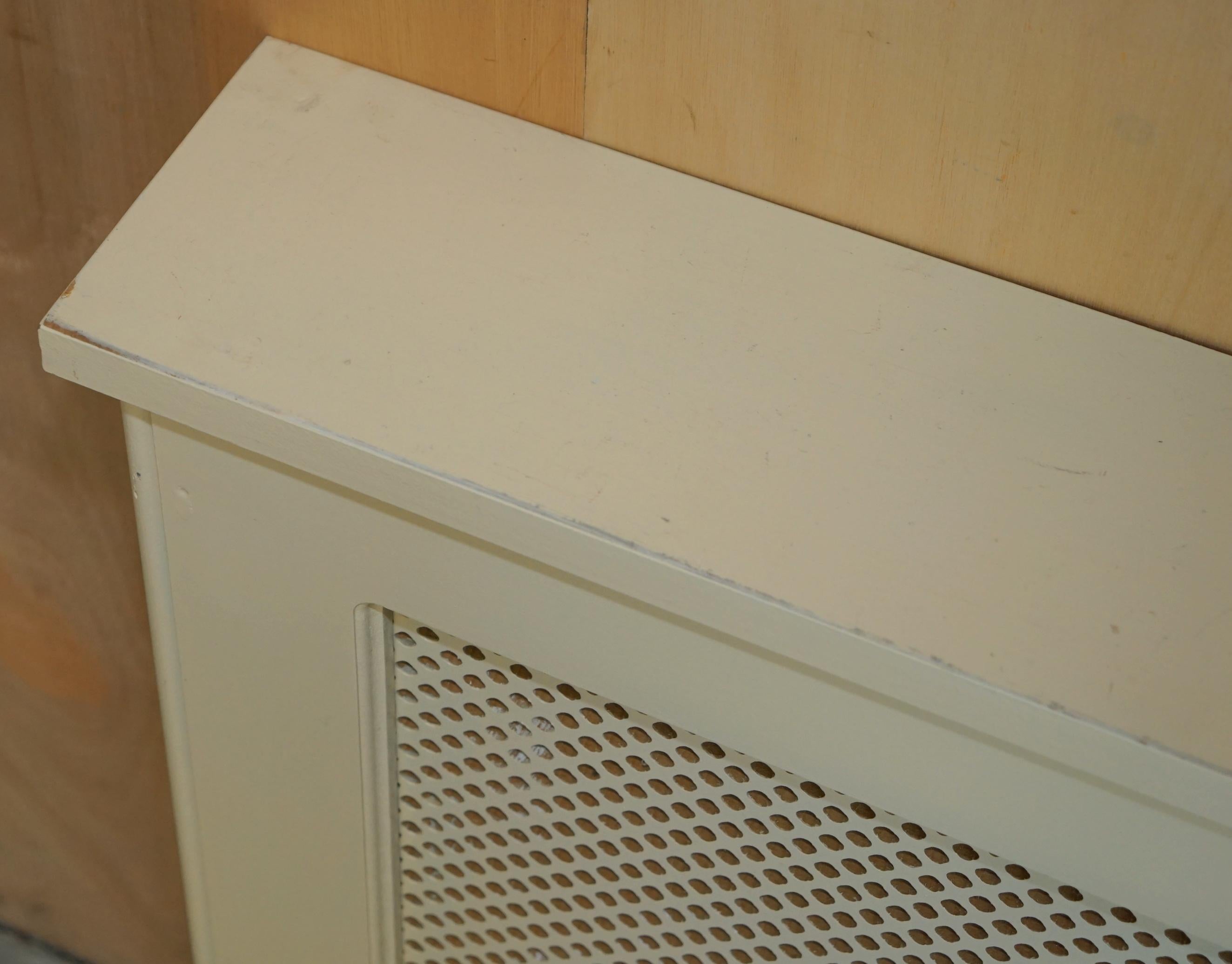 VINTAGE WHiTE LACKIERTE KÜHLERABDECKUNG DOPPELGRÖSSE BEREIT ZUM EINSATZ (Europäisch) im Angebot