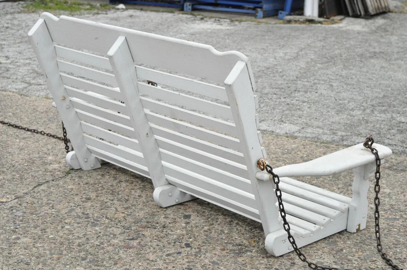 Banc de jardin suspendu à lattes en bois peint en blanc Vintage Love Seat Swing en vente 3