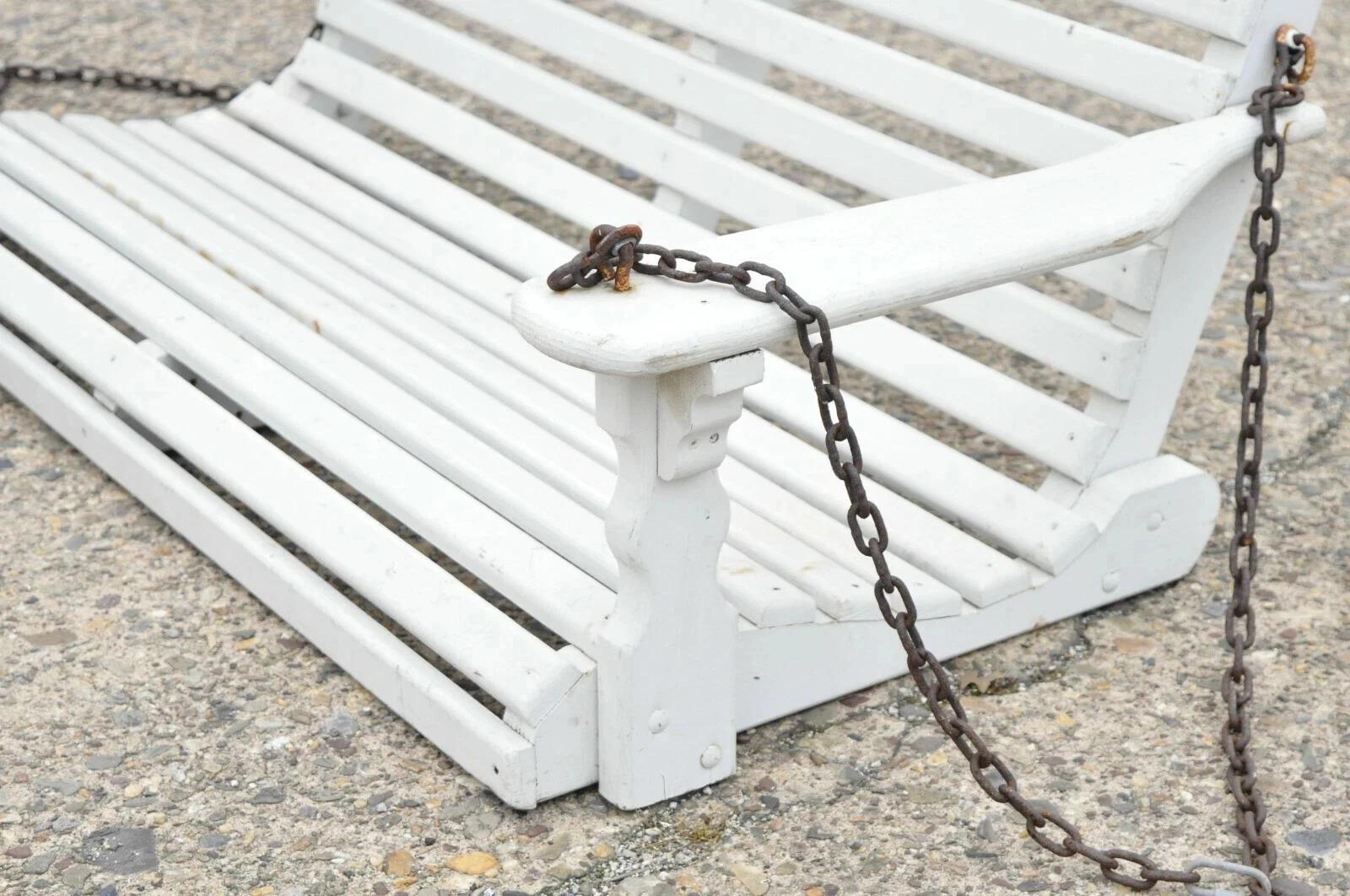 Banc de jardin suspendu à lattes en bois peint en blanc Vintage Love Seat Swing en vente 4