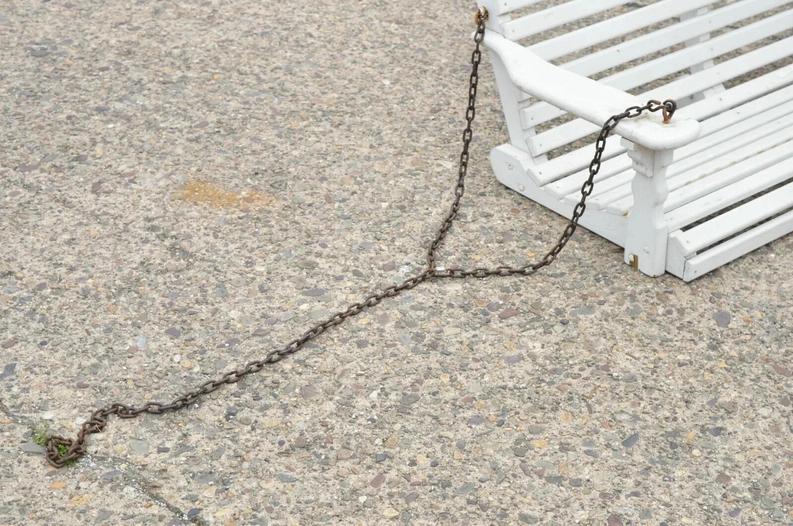 Inconnu Banc de jardin suspendu à lattes en bois peint en blanc Vintage Love Seat Swing en vente