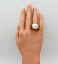 Vintage White Pearl Ring in 18K Yellow Gold
