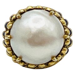 Vintage White Pearl Ring in 18K Yellow Gold
