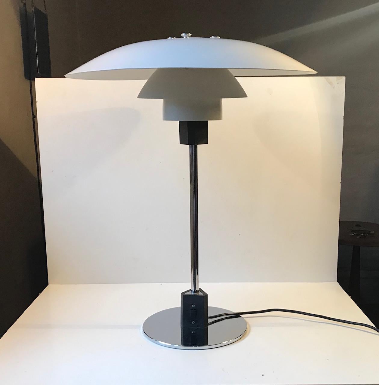 PH 4/3 table or desk lamp designed by Poul Henningsen for Louis Poulsen in Denmark in 1964. This particular light it’s with matté white shades dates from the 1970s. It has the old Louis Poulsen paper label with serial number and specifications to