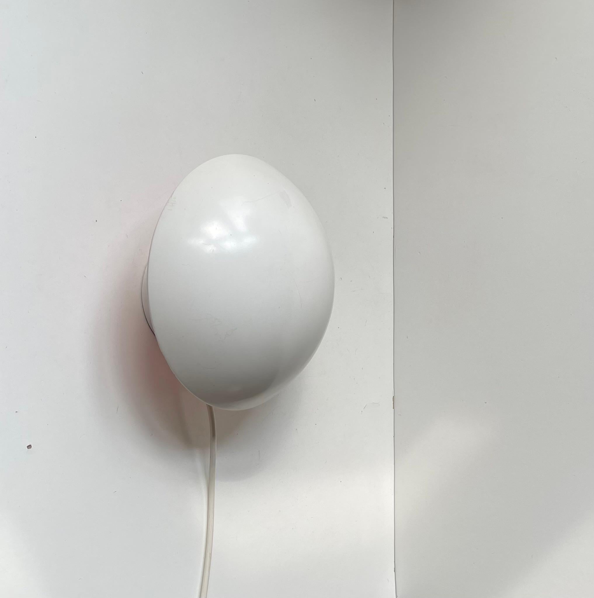 Weißer Vintage-Wandleuchter mit PH-Hat von Poul Henningsen für Louis Poulsen, 1970er Jahre (Moderne der Mitte des Jahrhunderts) im Angebot