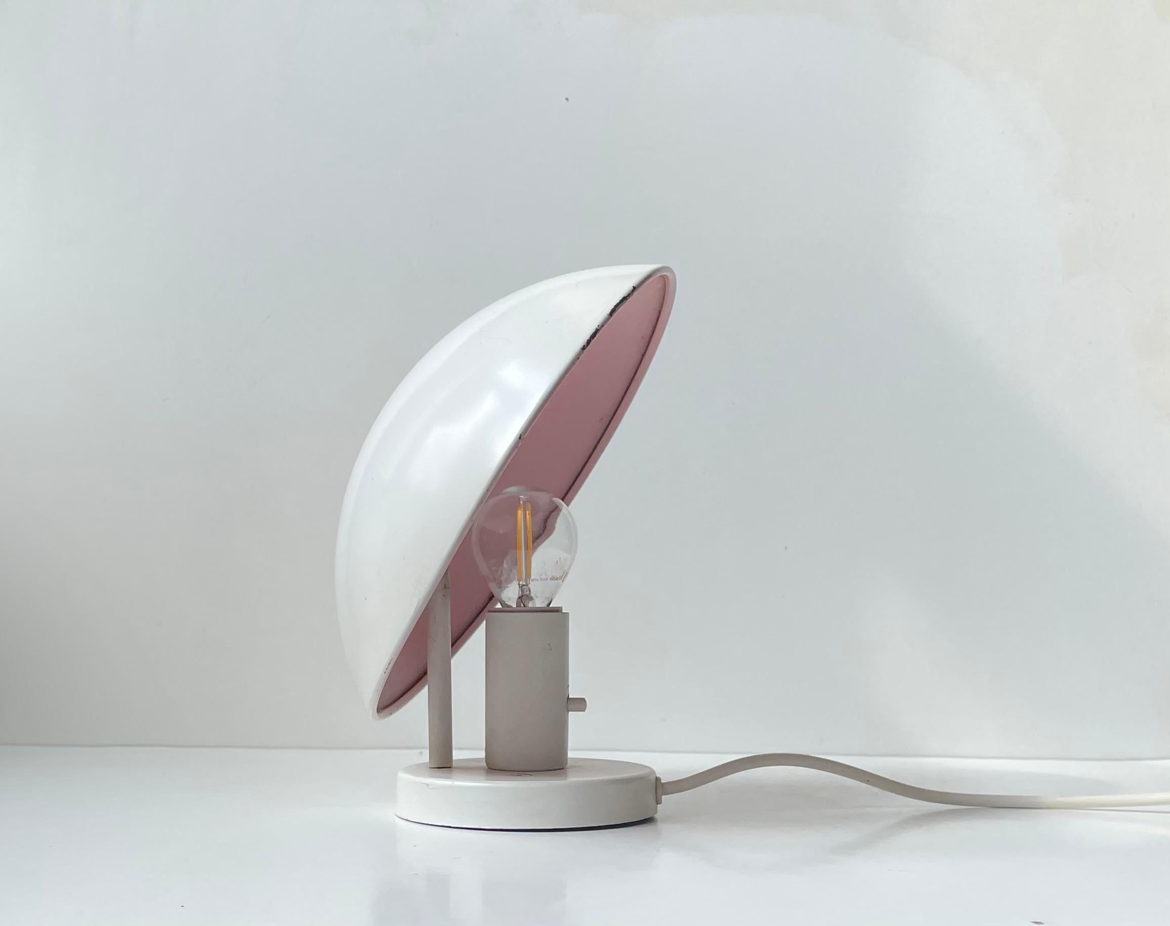 Weißer Vintage-Wandleuchter mit PH-Hat von Poul Henningsen für Louis Poulsen, 1970er Jahre (Dänisch) im Angebot