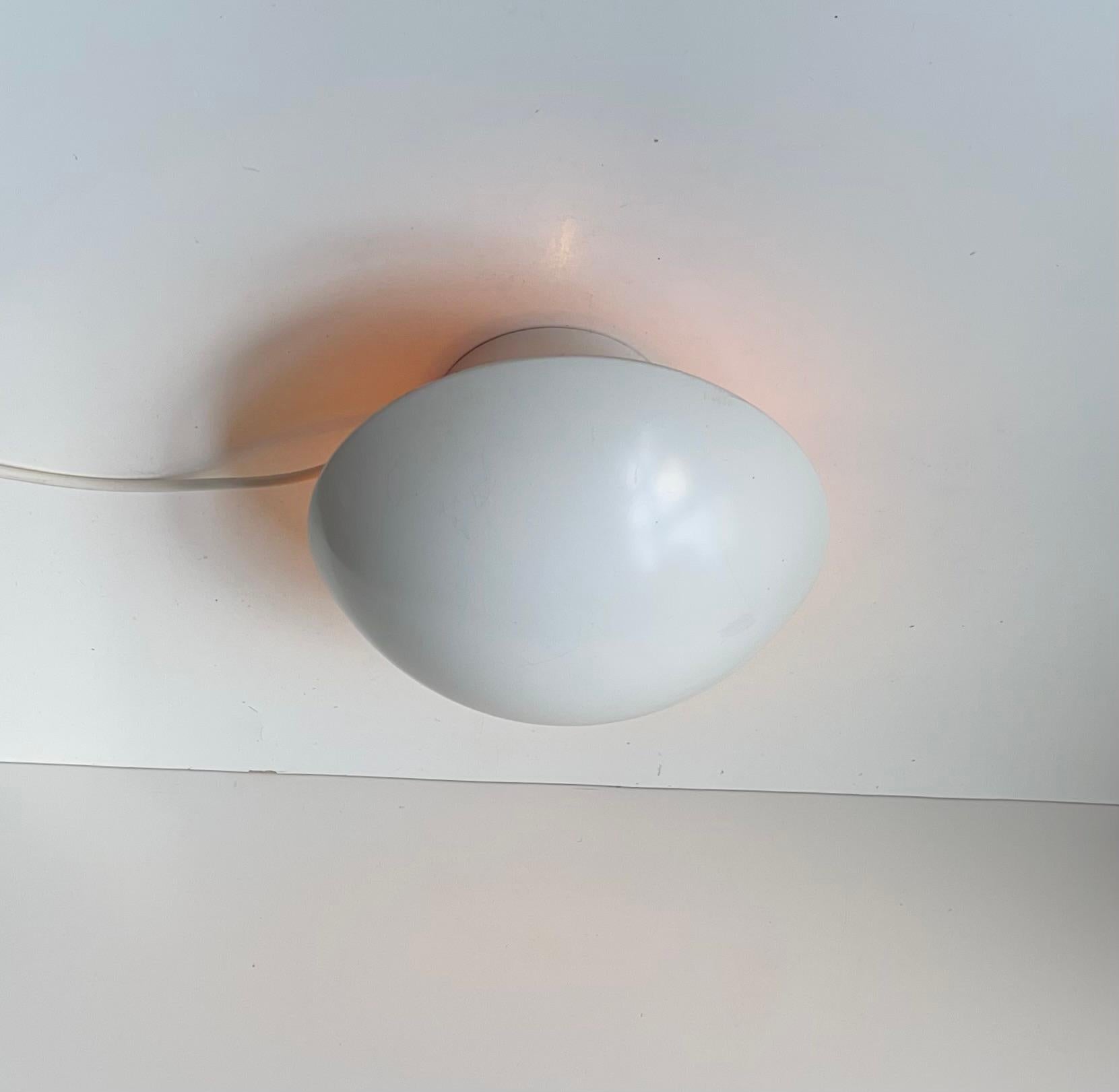 Weißer Vintage-Wandleuchter mit PH-Hat von Poul Henningsen für Louis Poulsen, 1970er Jahre im Zustand „Relativ gut“ im Angebot in Esbjerg, DK