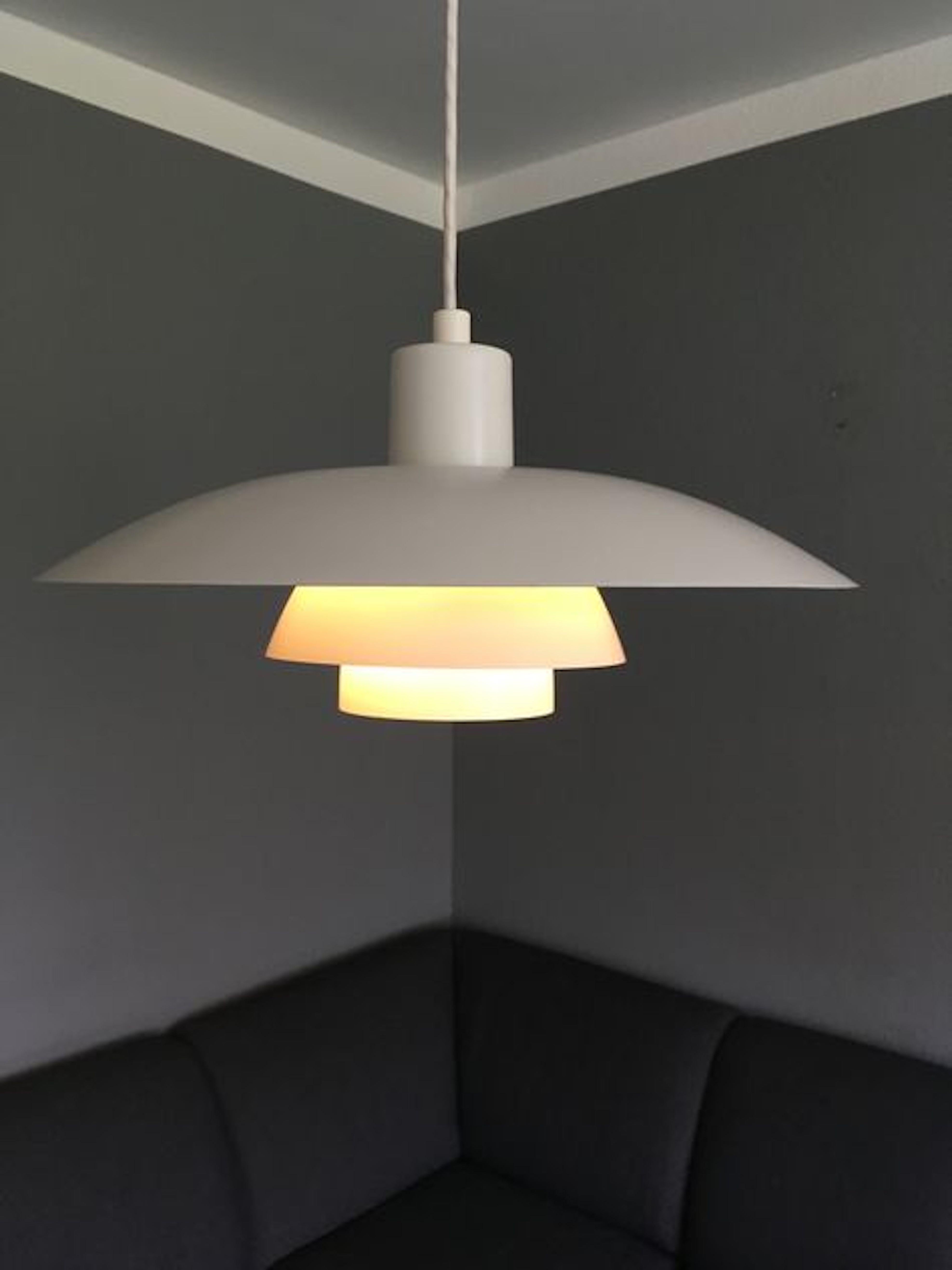Produced in Denmark, circa 1970
Designed by Poul Henningsen - PH
Manufactured by Louis Poulsen
The lamp is designed so that you have a maximum diffusion of light and minimal glare
Porcelain fitting - up to 100 watts E27 lightbulb
Old