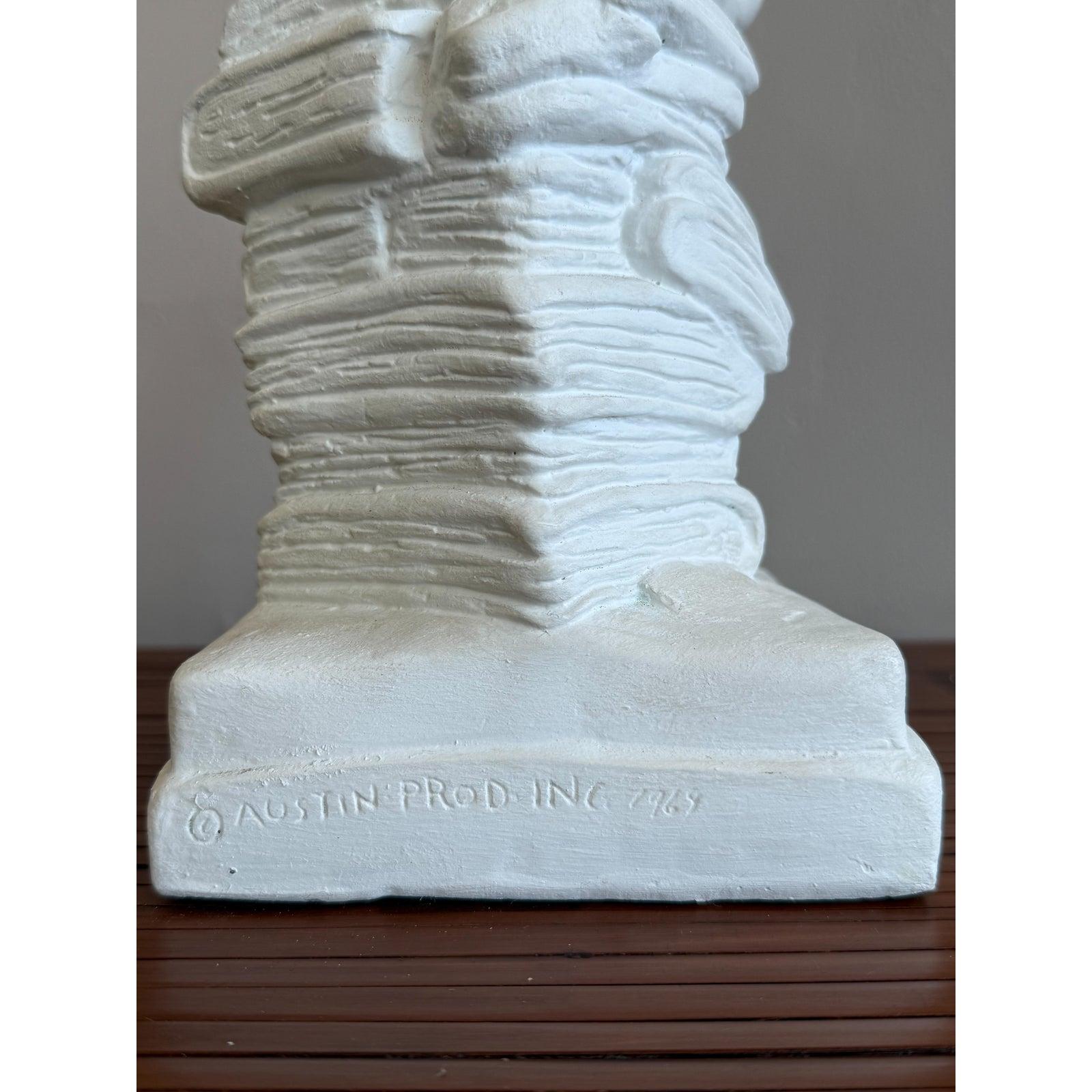 Statua di scimmia filosofa in gesso bianco vintage In condizioni buone in vendita a West Palm Beach, FL