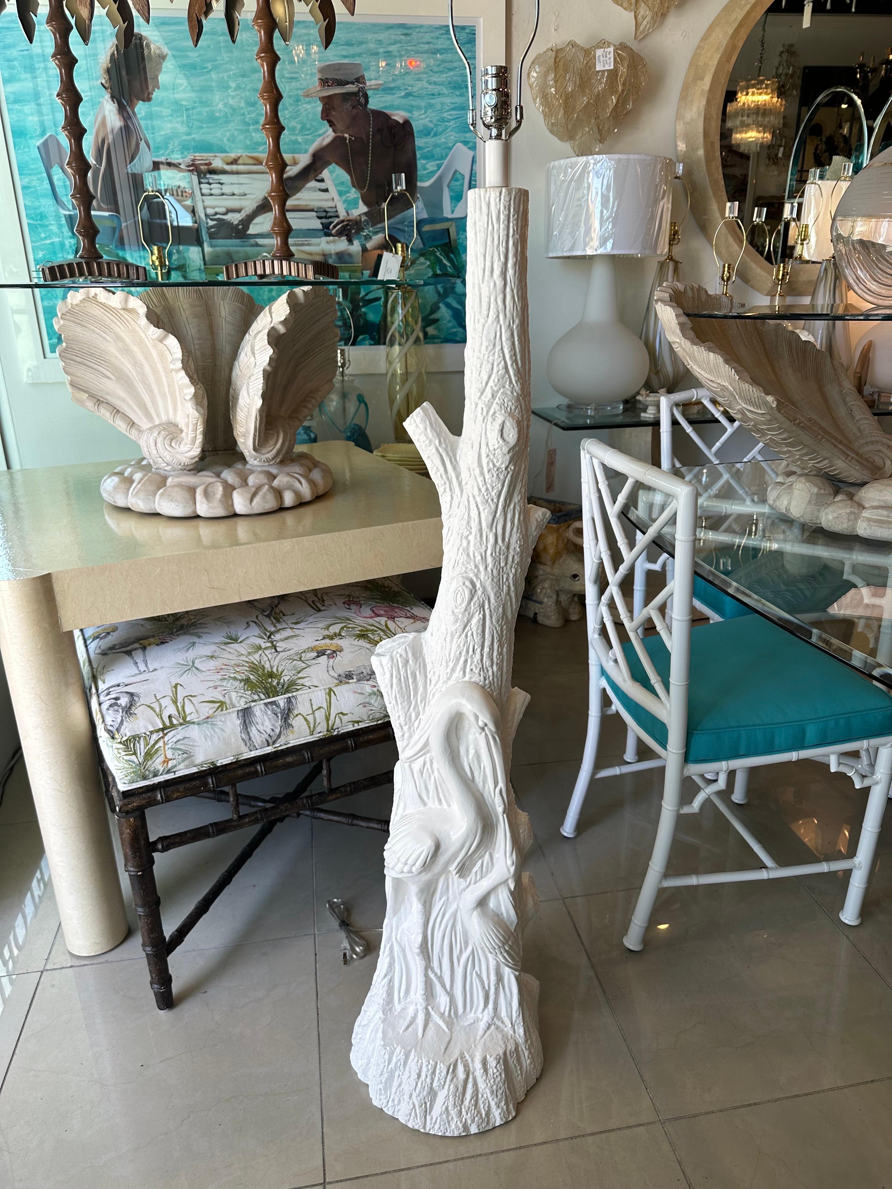 Vintage White Plaster Palm Beach Heron Bird Faux Bois Floor Lamp Newly Wired For Sale 3