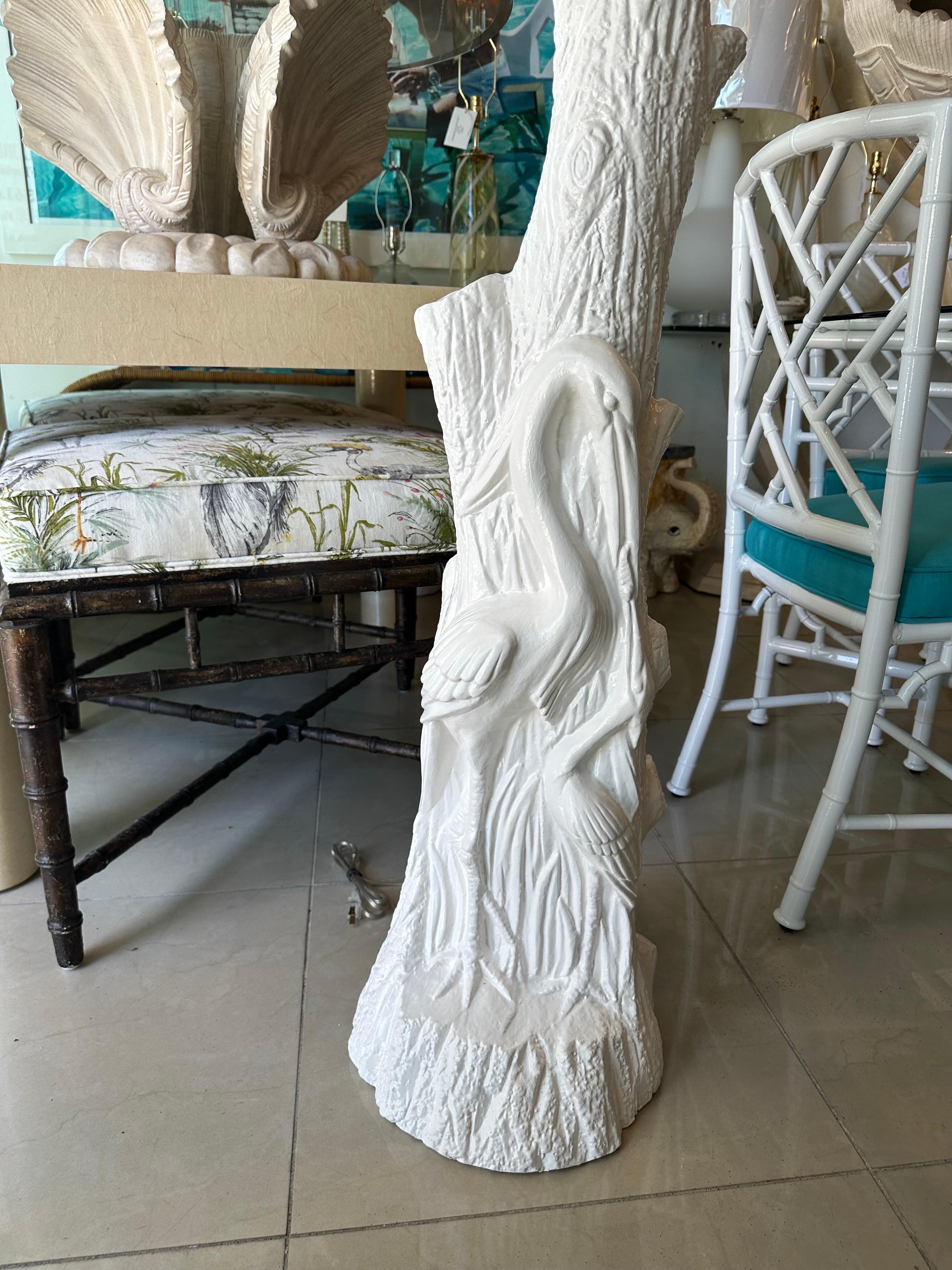 Lampadaire vintage en plâtre blanc Palm Beach Heron Bird Faux Bois, nouvellement câblé en vente 5
