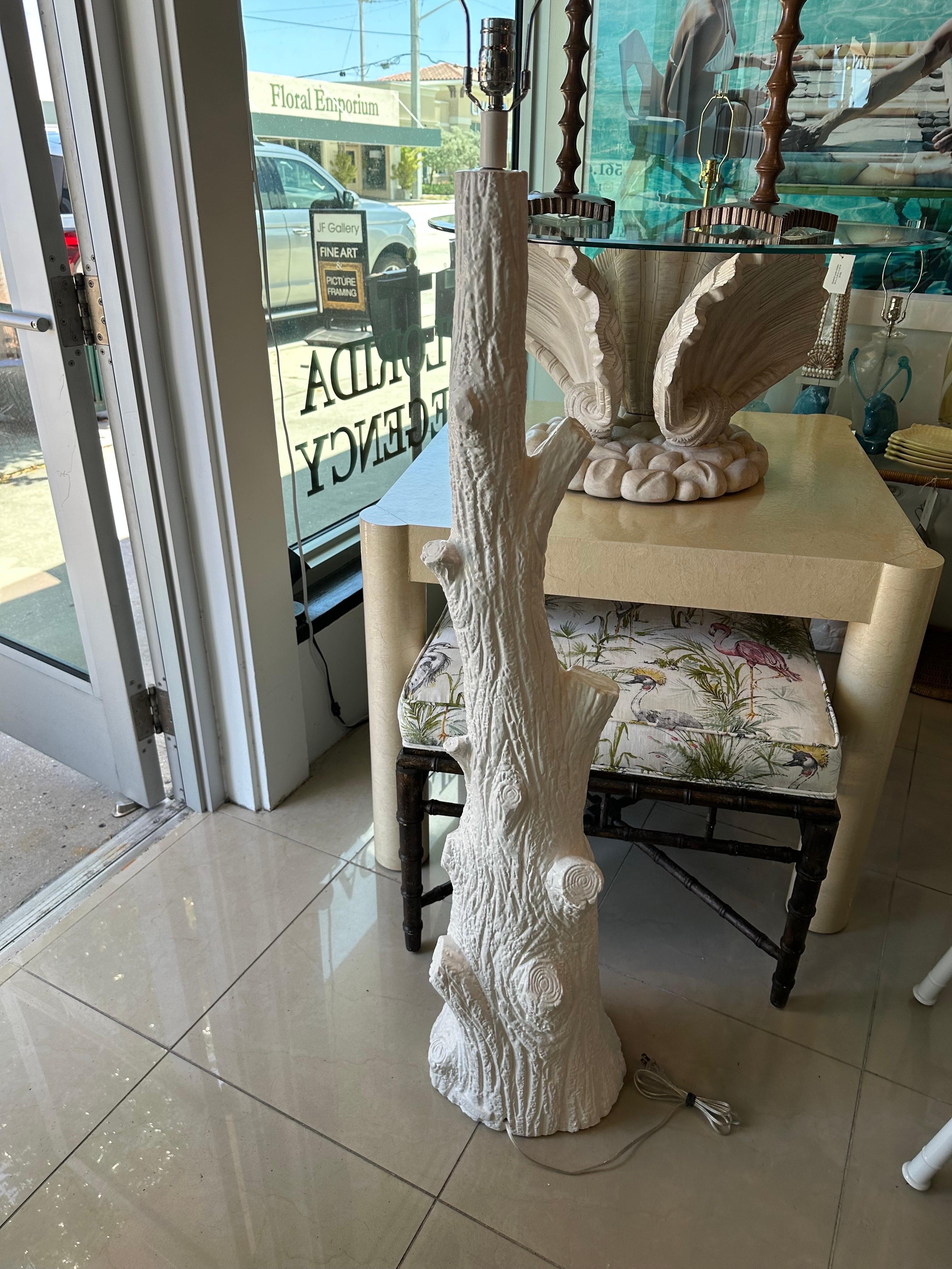 Late 20th Century Vintage White Plaster Palm Beach Heron Bird Faux Bois Floor Lamp Newly Wired For Sale