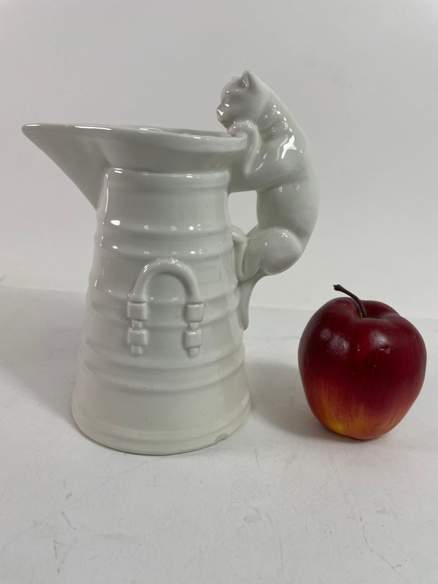 Vintage White Porcelain Cat Pitcher Made in Italy In Good Condition For Sale In North Hollywood, CA