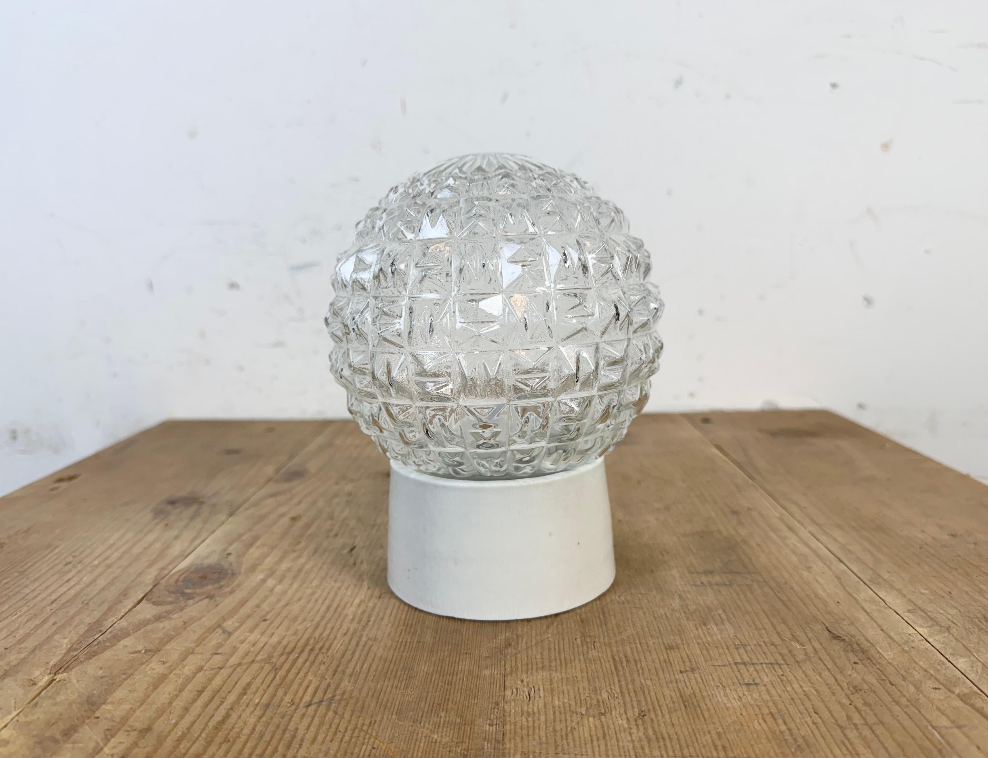 Industriel Plafonnier vintage en porcelaine blanche, années 1970 en vente