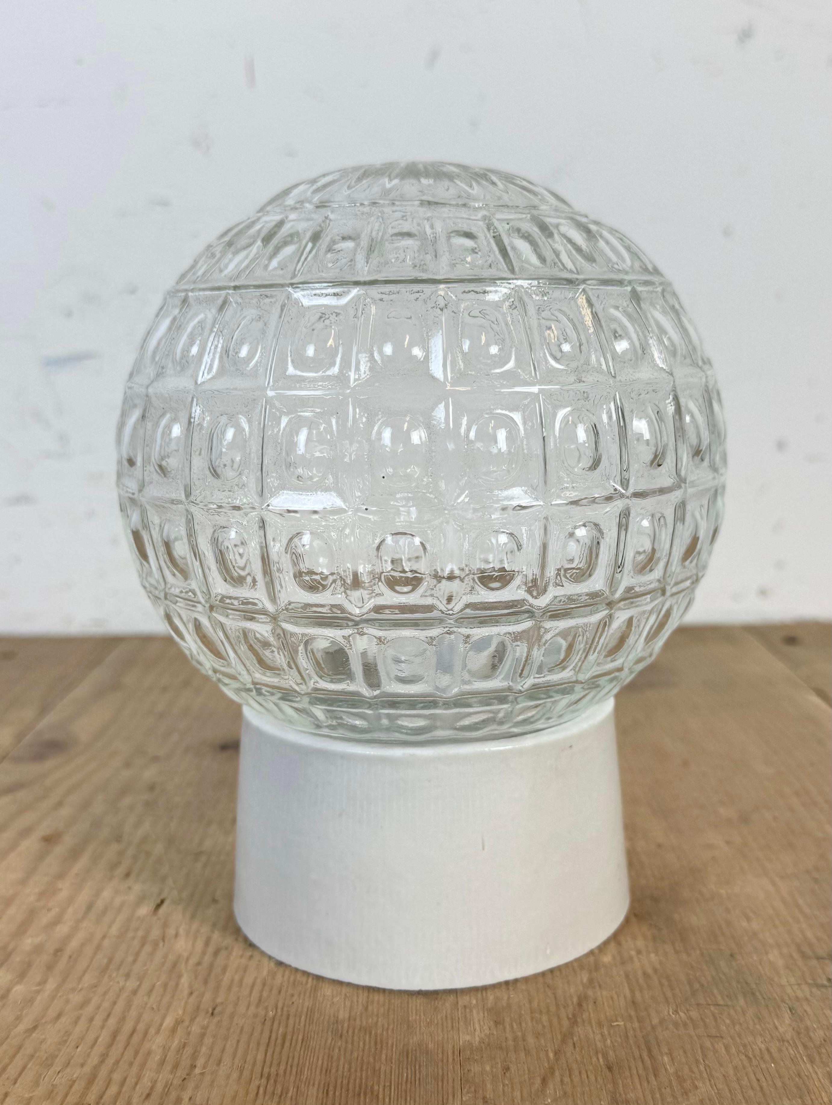 Fin du 20e siècle Plafonnier vintage en porcelaine blanche, années 1970 en vente