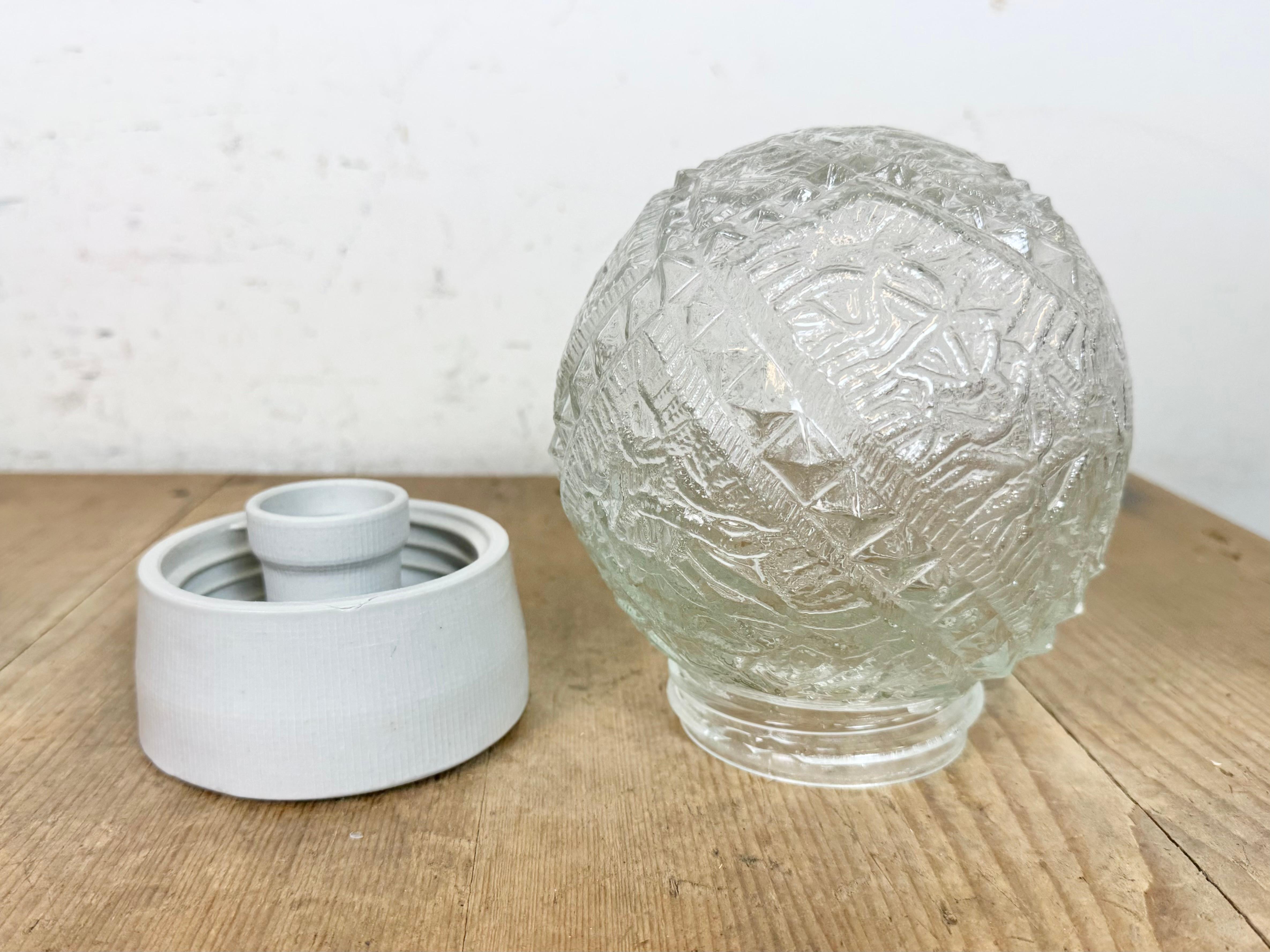 Lámpara de techo vintage de porcelana blanca, años 70 finales del siglo XX en venta
