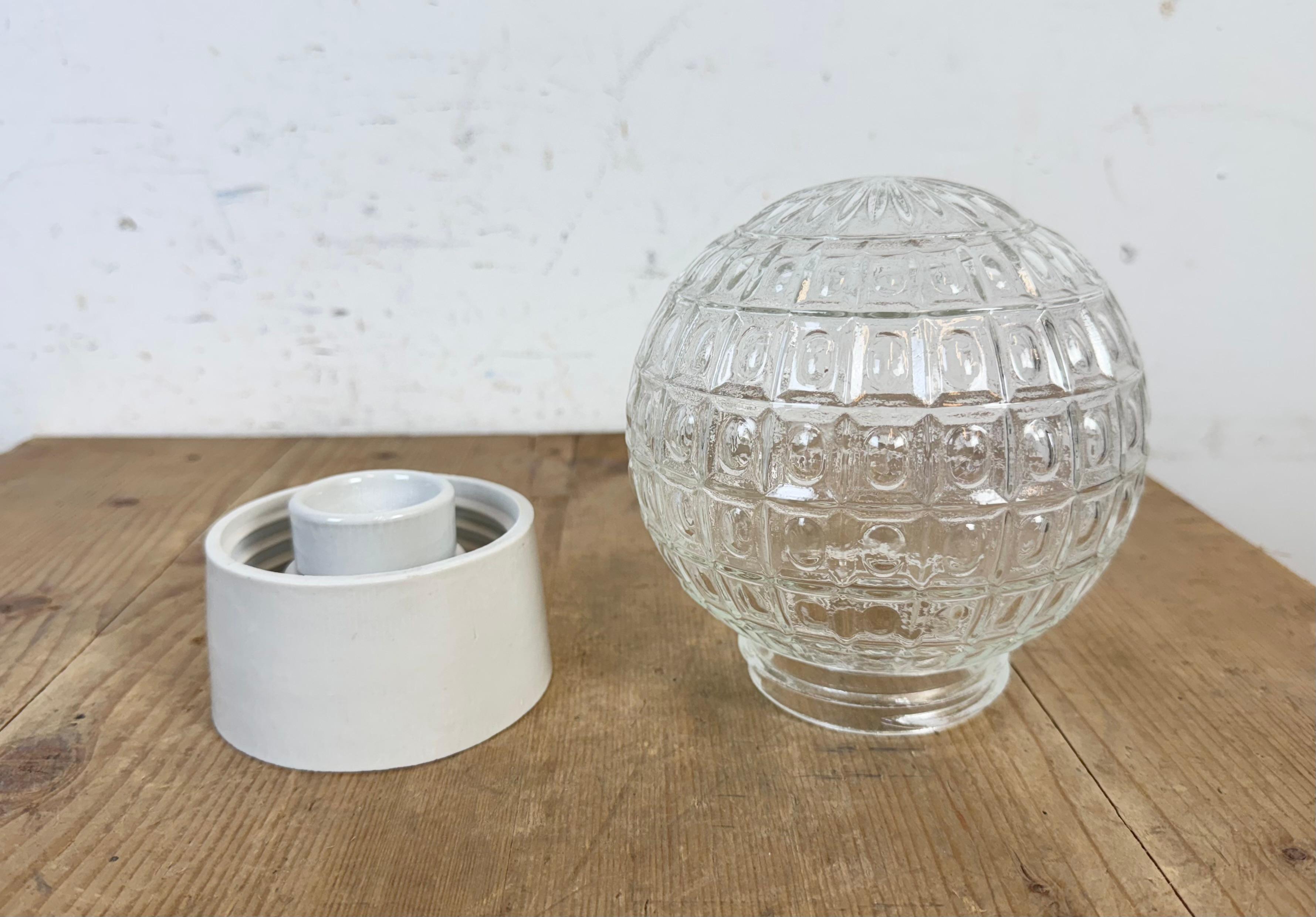 Plafonnier vintage en porcelaine blanche, années 1970 en vente 1
