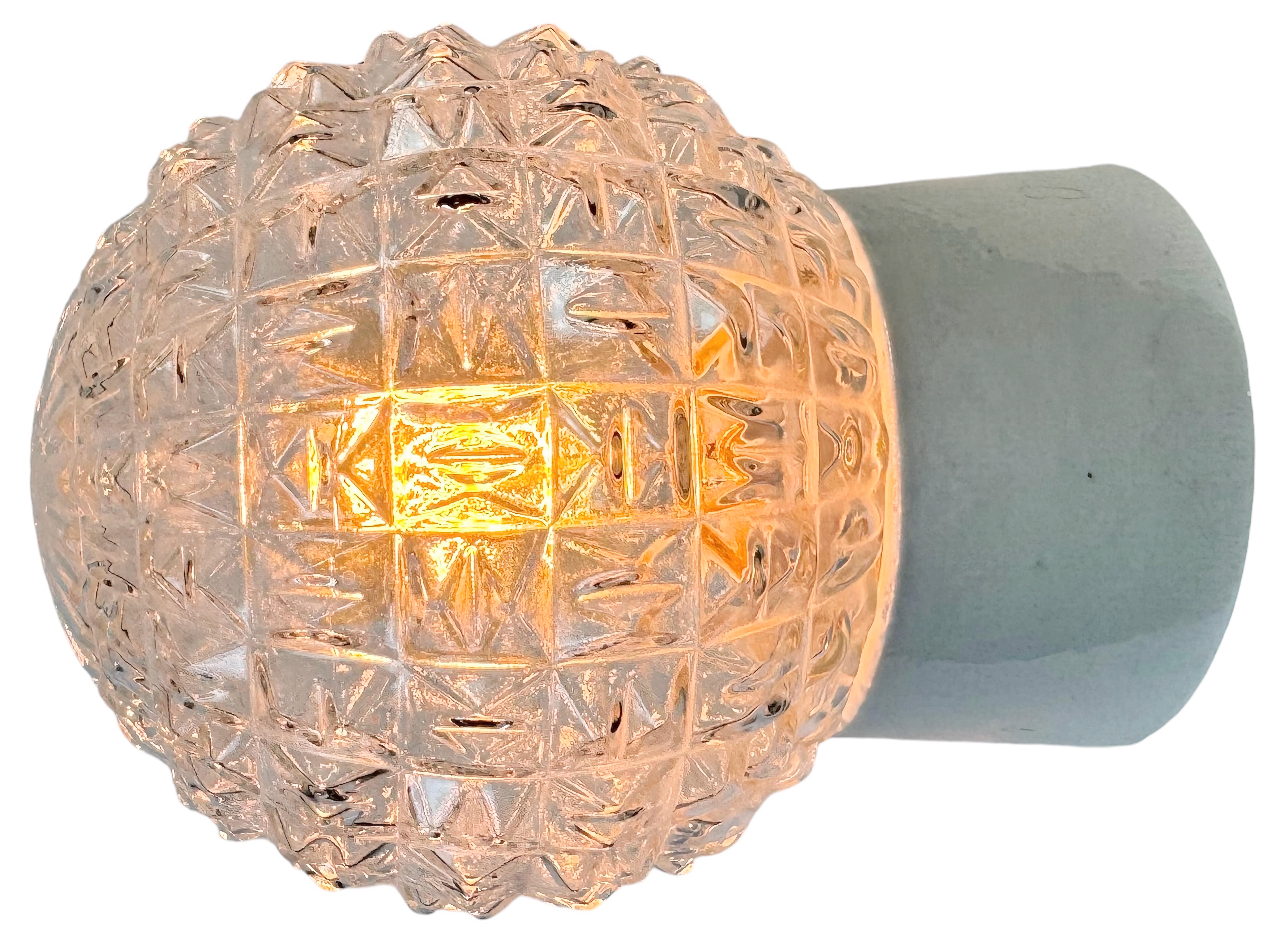 Plafonnier vintage en porcelaine blanche, années 1970 en vente 1