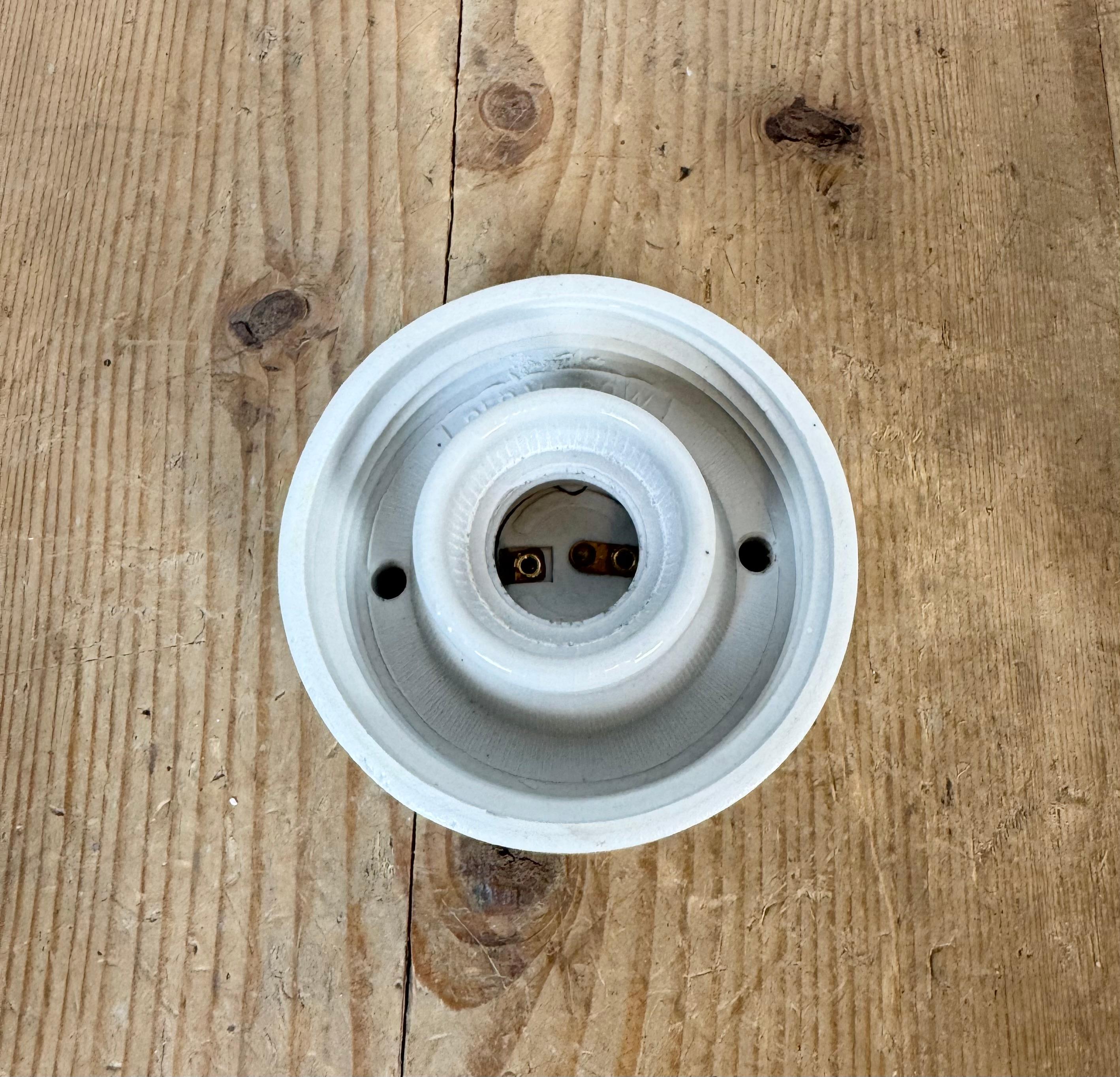 Plafonnier vintage en porcelaine blanche, années 1970 en vente 2