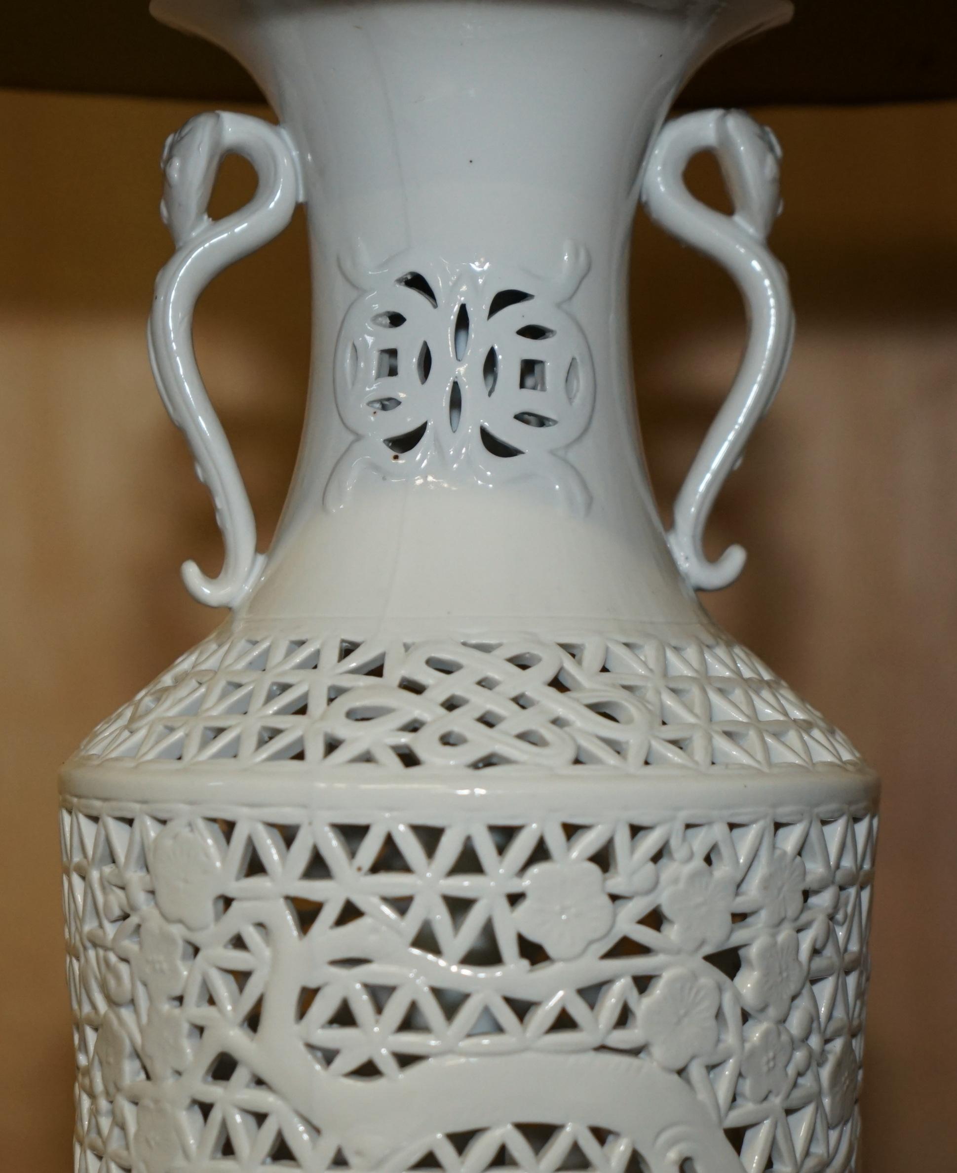 Chinese Chippendale VINTAGE WHITE PORCELAIN CHiNESE STYLE LAMP WITH ORNATELY PIERCED BODY For Sale