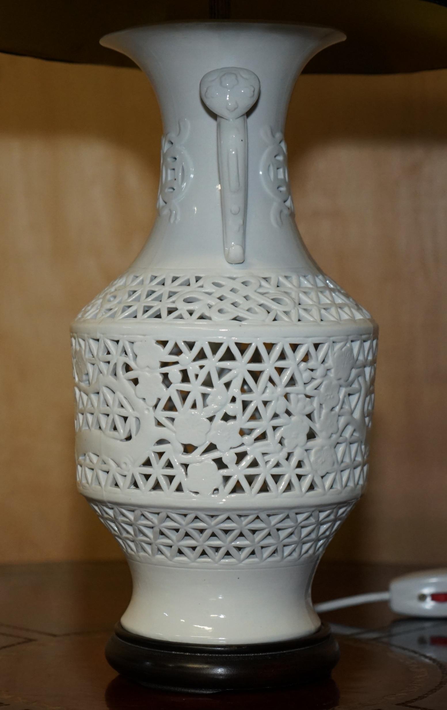 Porcelain VINTAGE WHITE PORCELAIN CHiNESE STYLE LAMP WITH ORNATELY PIERCED BODY For Sale