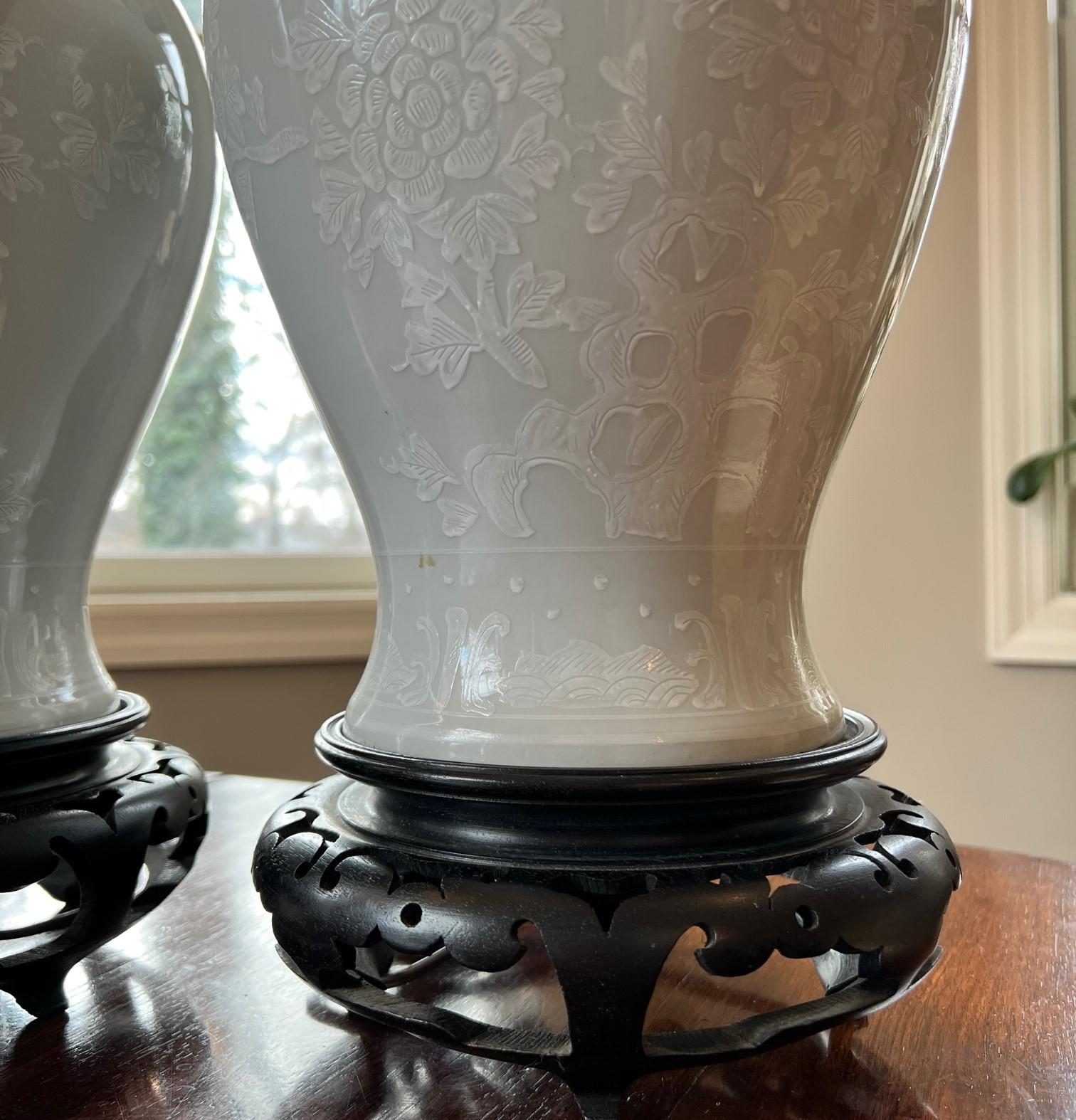 Vintage White Porcelain Ginger Jar Lamps with White Floral Decoration For Sale 2