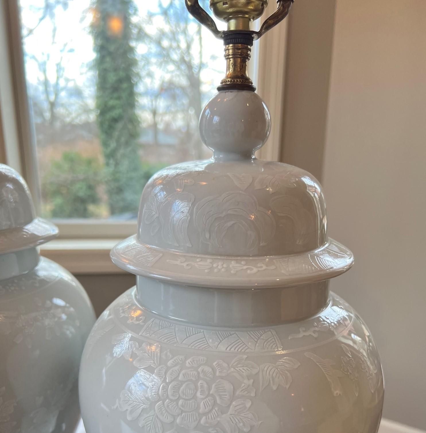 Vintage White Porcelain Ginger Jar Lamps with White Floral Decoration In Good Condition For Sale In Morristown, NJ