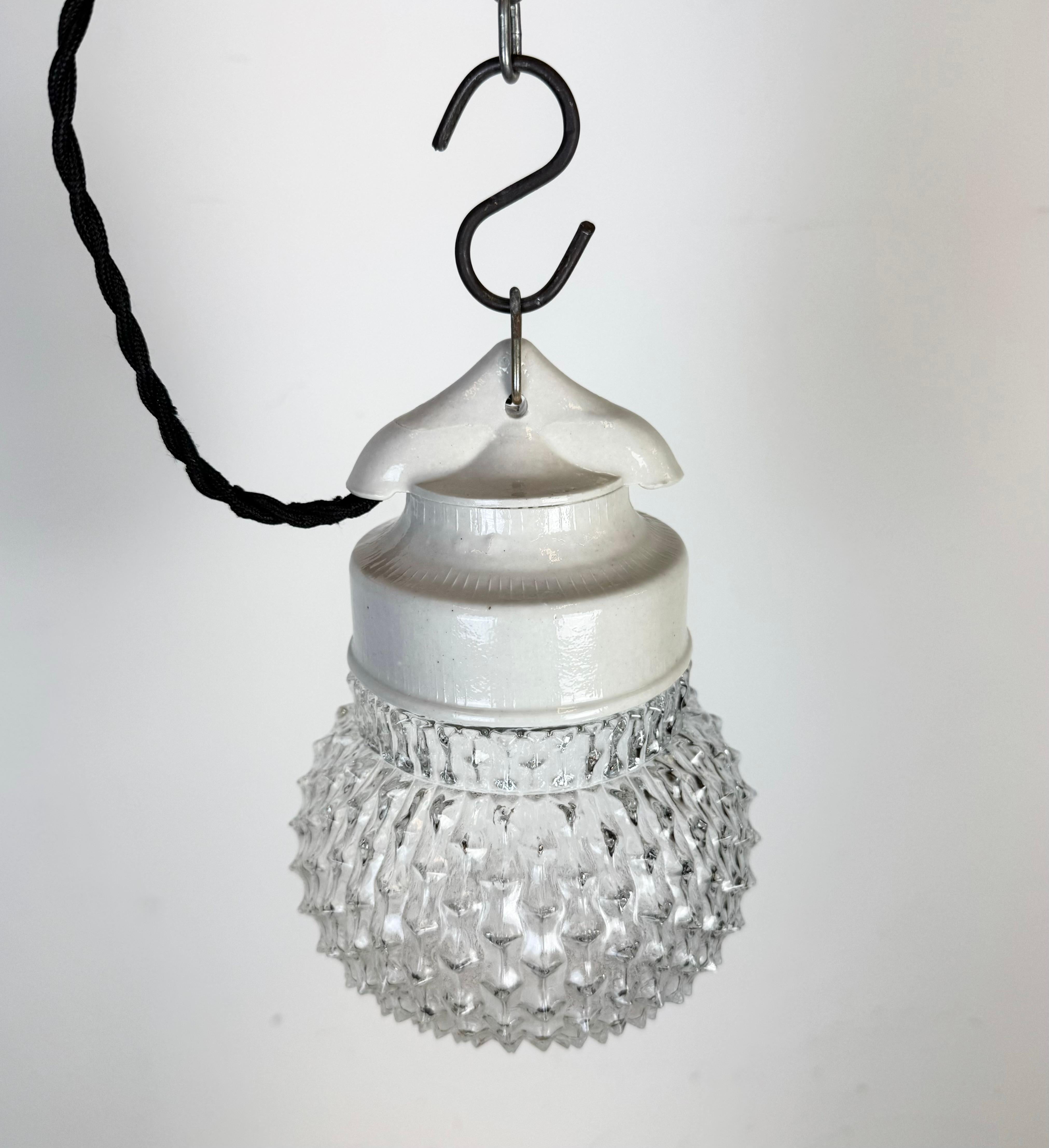 Lampada a sospensione in porcellana bianca vintage, anni '70 in vendita 3