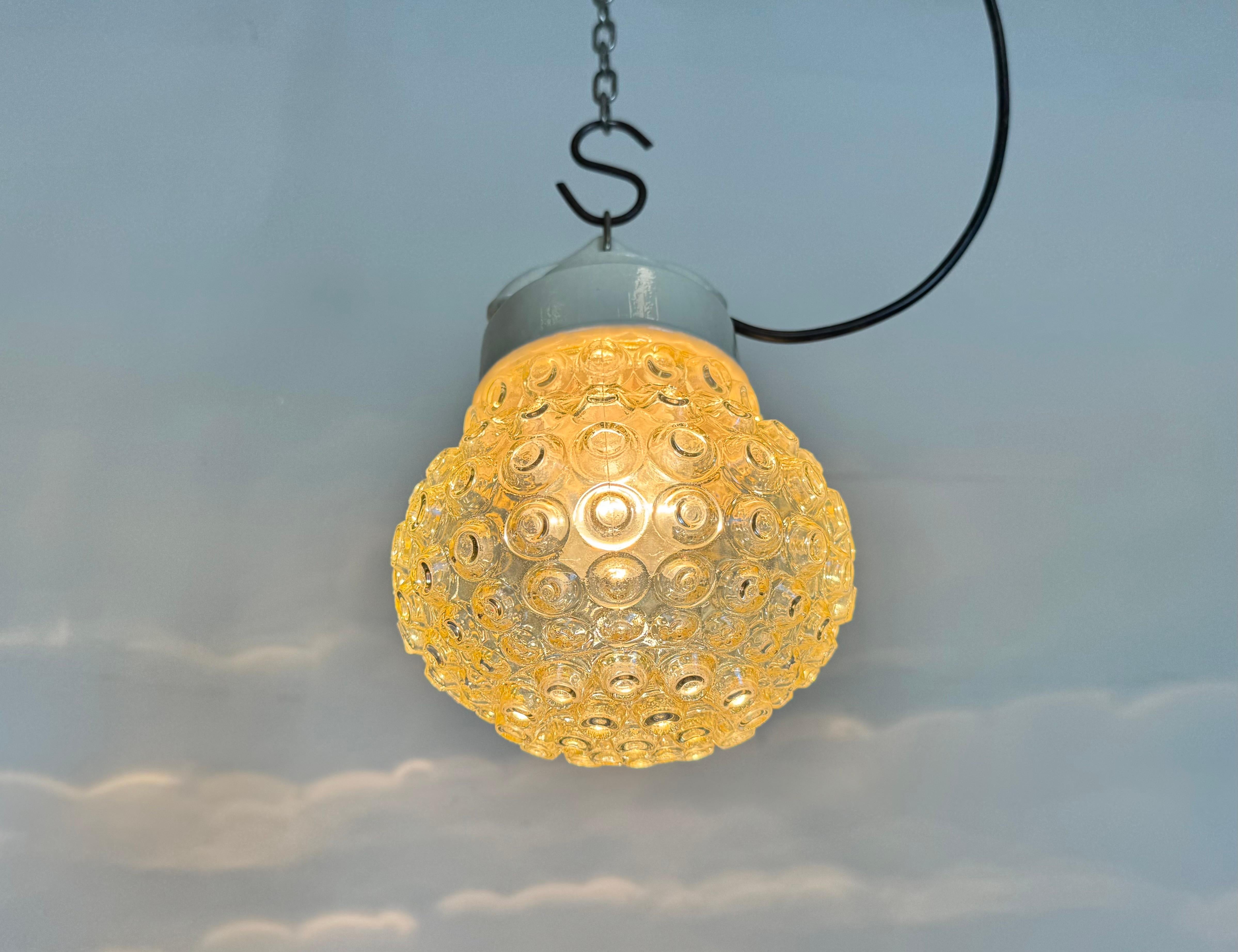 Lampada a sospensione in porcellana bianca vintage, anni '70 in vendita 3