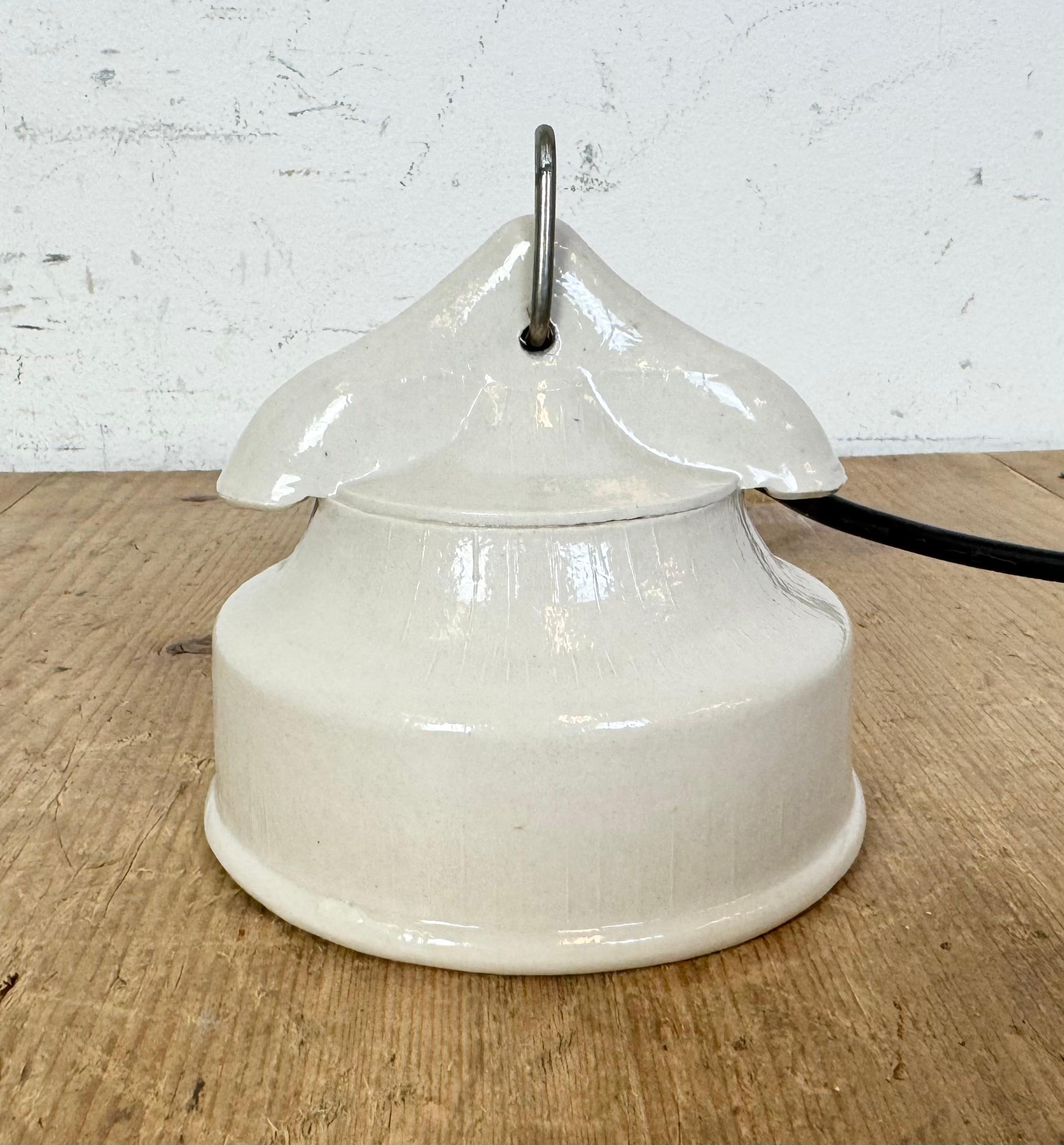 Lampe à suspension vintage en porcelaine blanche, années 1970 en vente 4