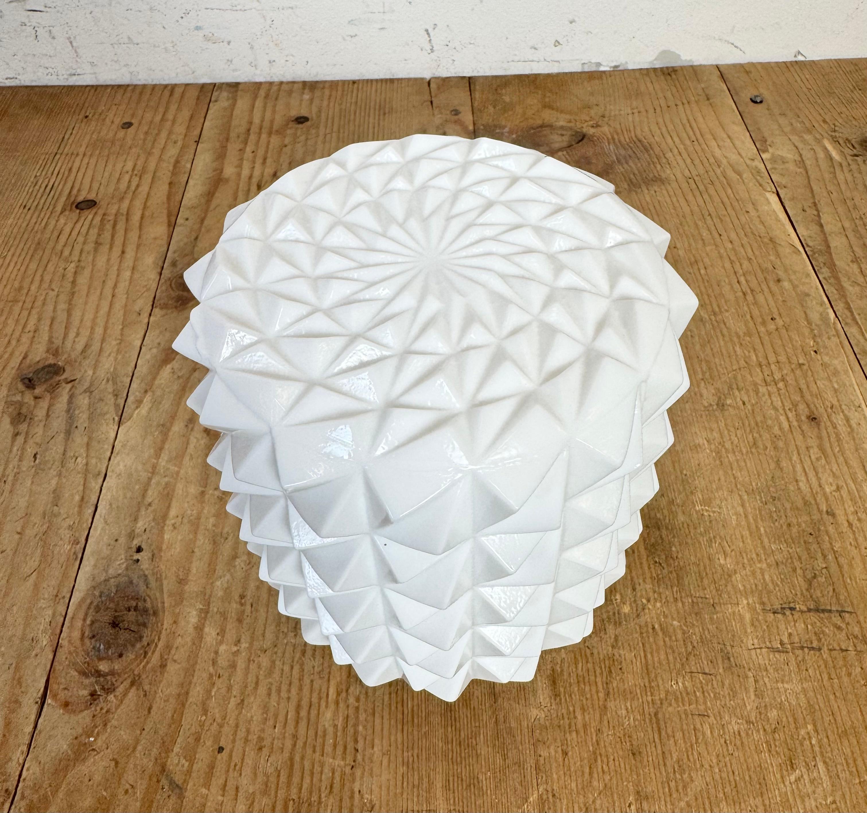 Lampada a sospensione in porcellana bianca vintage, anni '70 in vendita 5