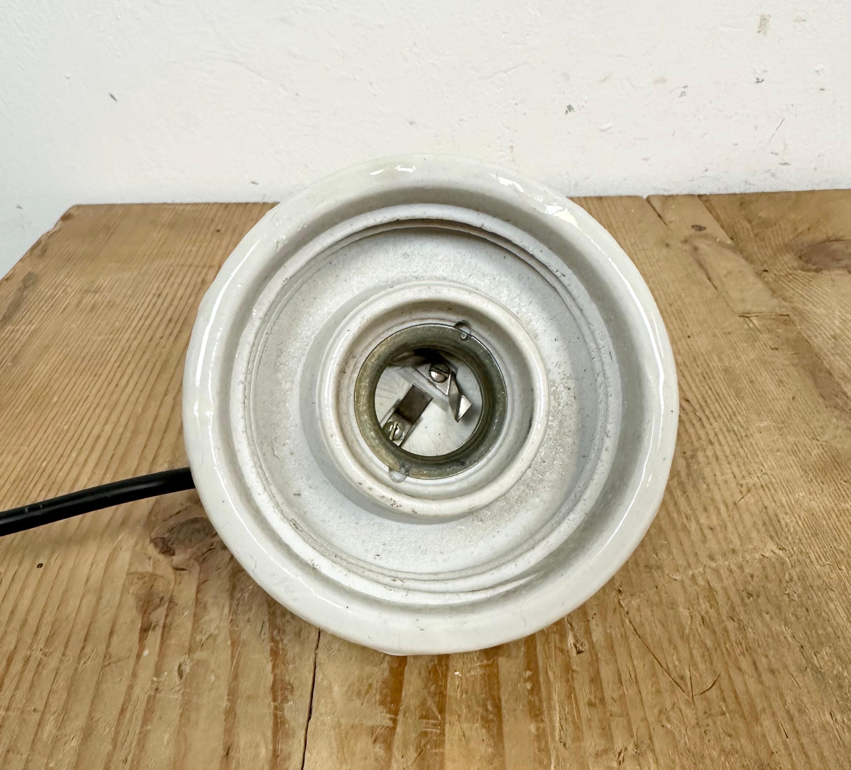 Lampe à suspension vintage en porcelaine blanche, années 1970 en vente 6