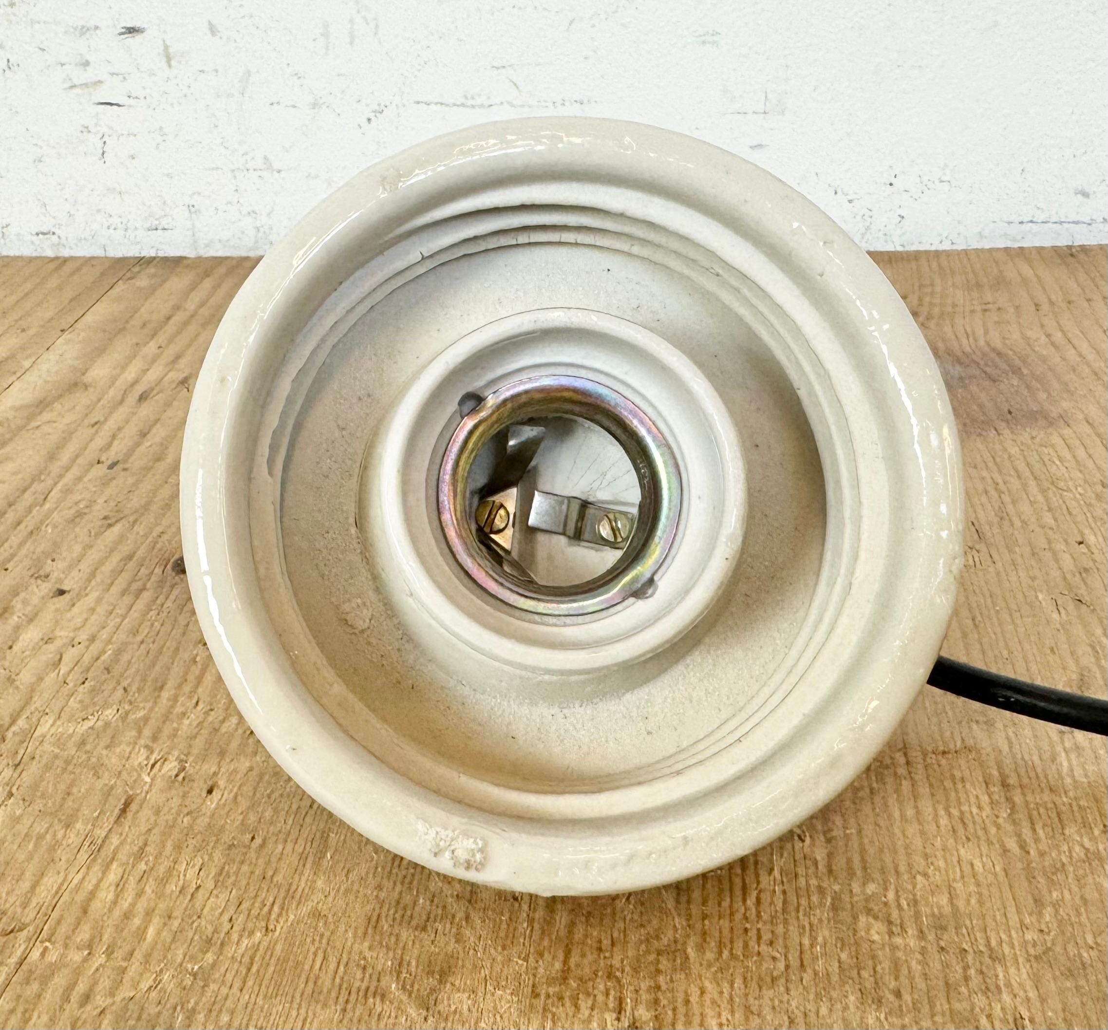 Lampe à suspension vintage en porcelaine blanche, années 1970 en vente 6
