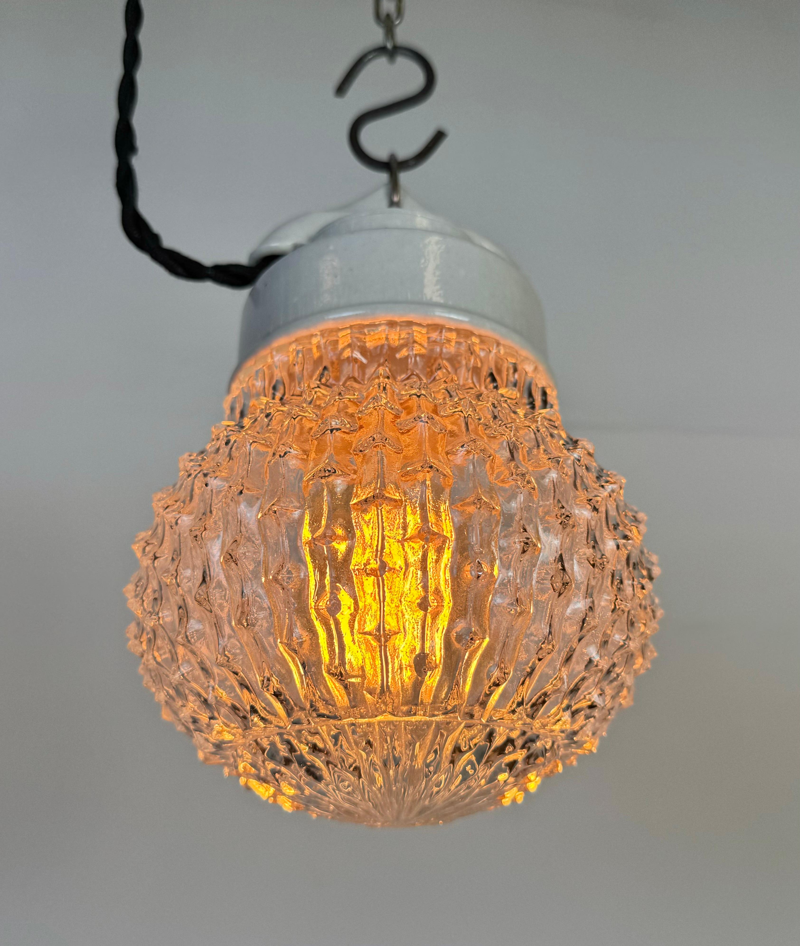 Lampada a sospensione in porcellana bianca vintage, anni '70 in vendita 6