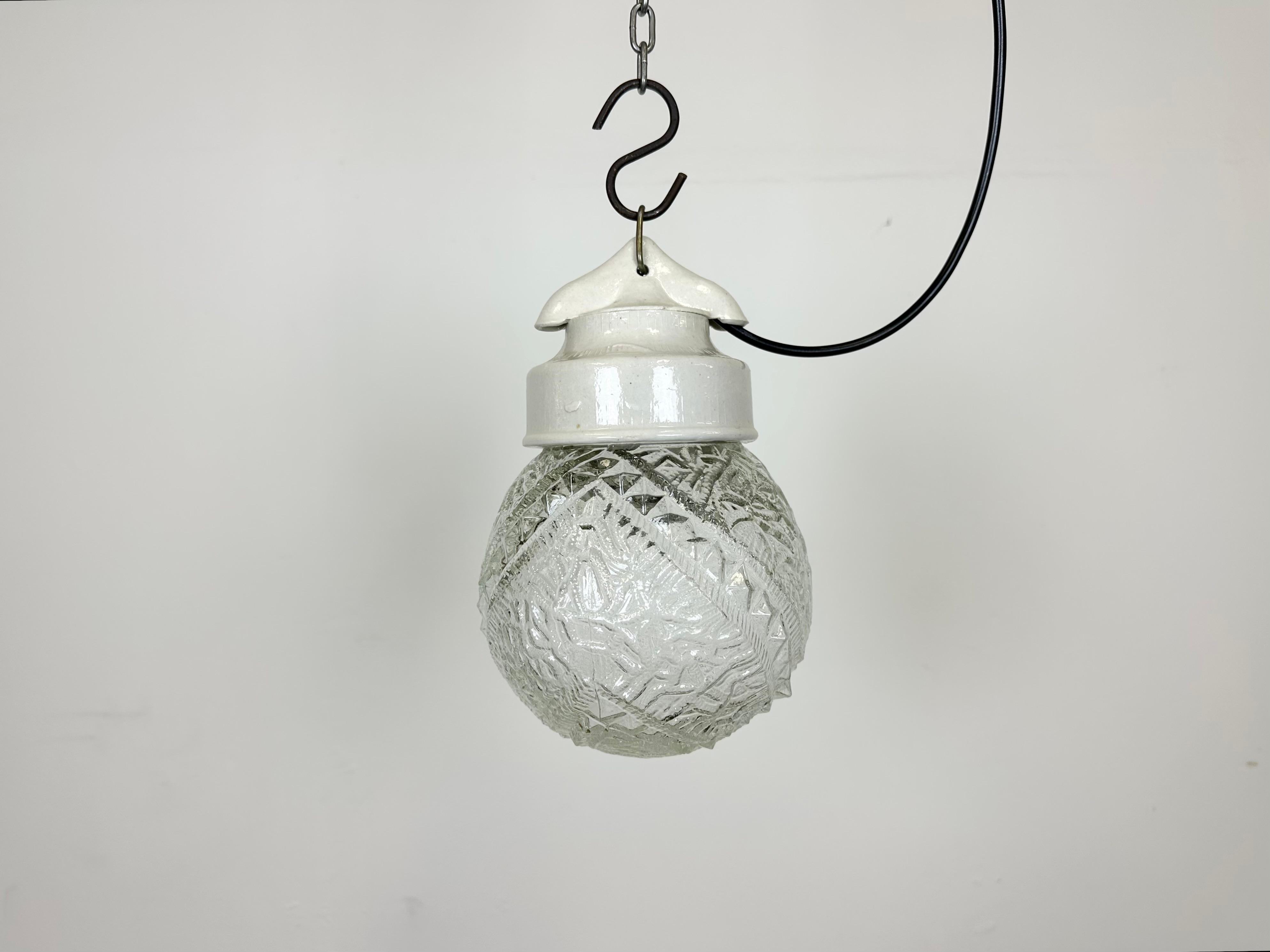 Vintage industrial light made in Poland during the 1970s. It features a white porcelain top and a glass cover. The socket requires E27/ E26 light bulbs. New wire. The weight of the light is 1 kg.
Dimensions:
Diameter of the porcelain : 10